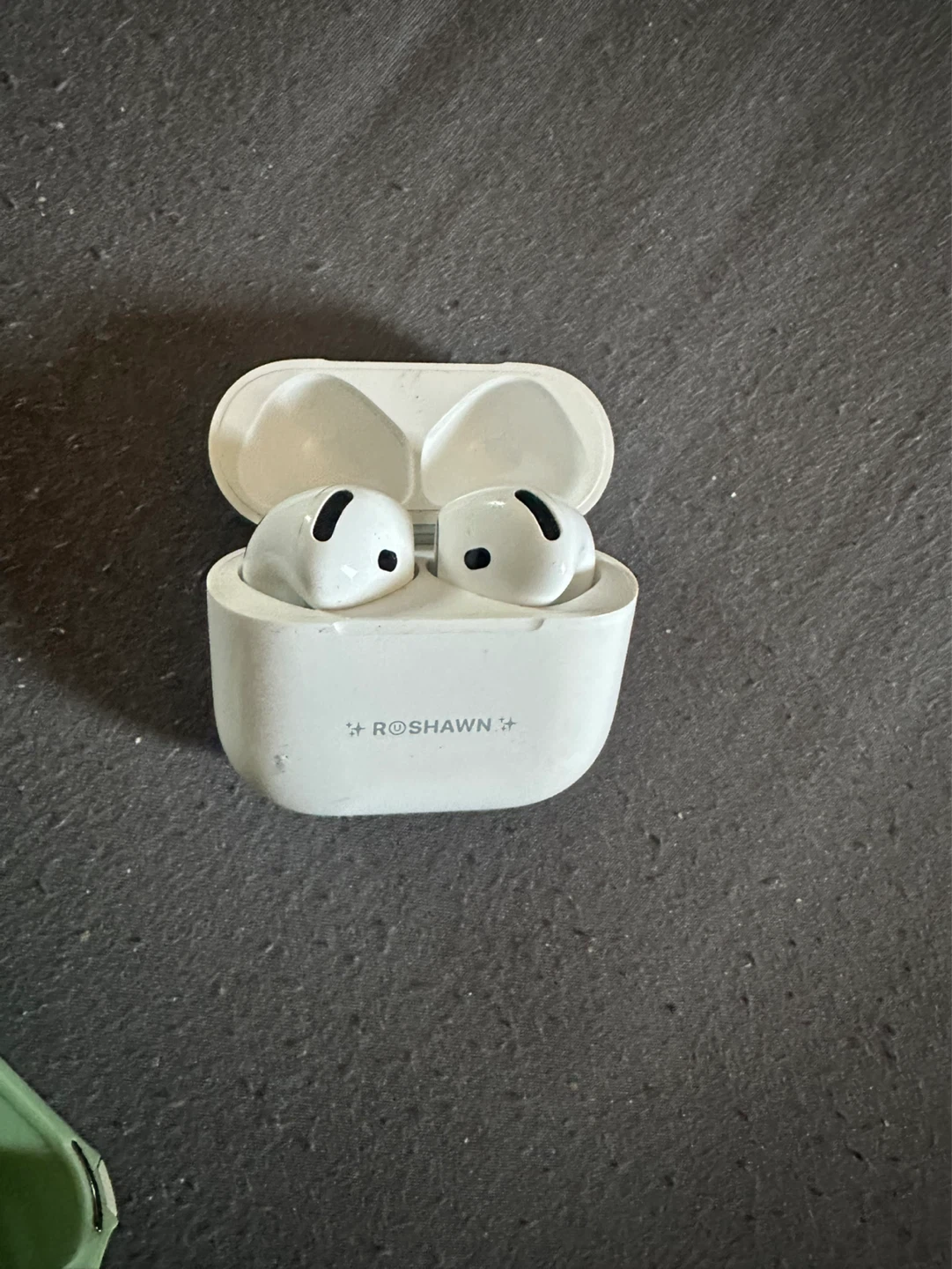 Apple Earbuds 4th gen with Charging Case