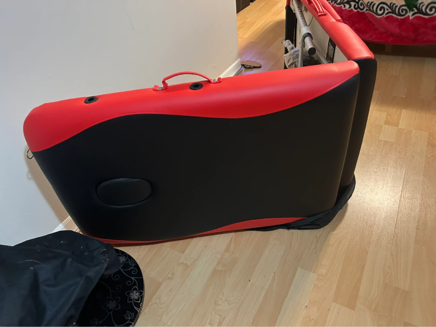 HOMCOM Red and Black Massage Table
