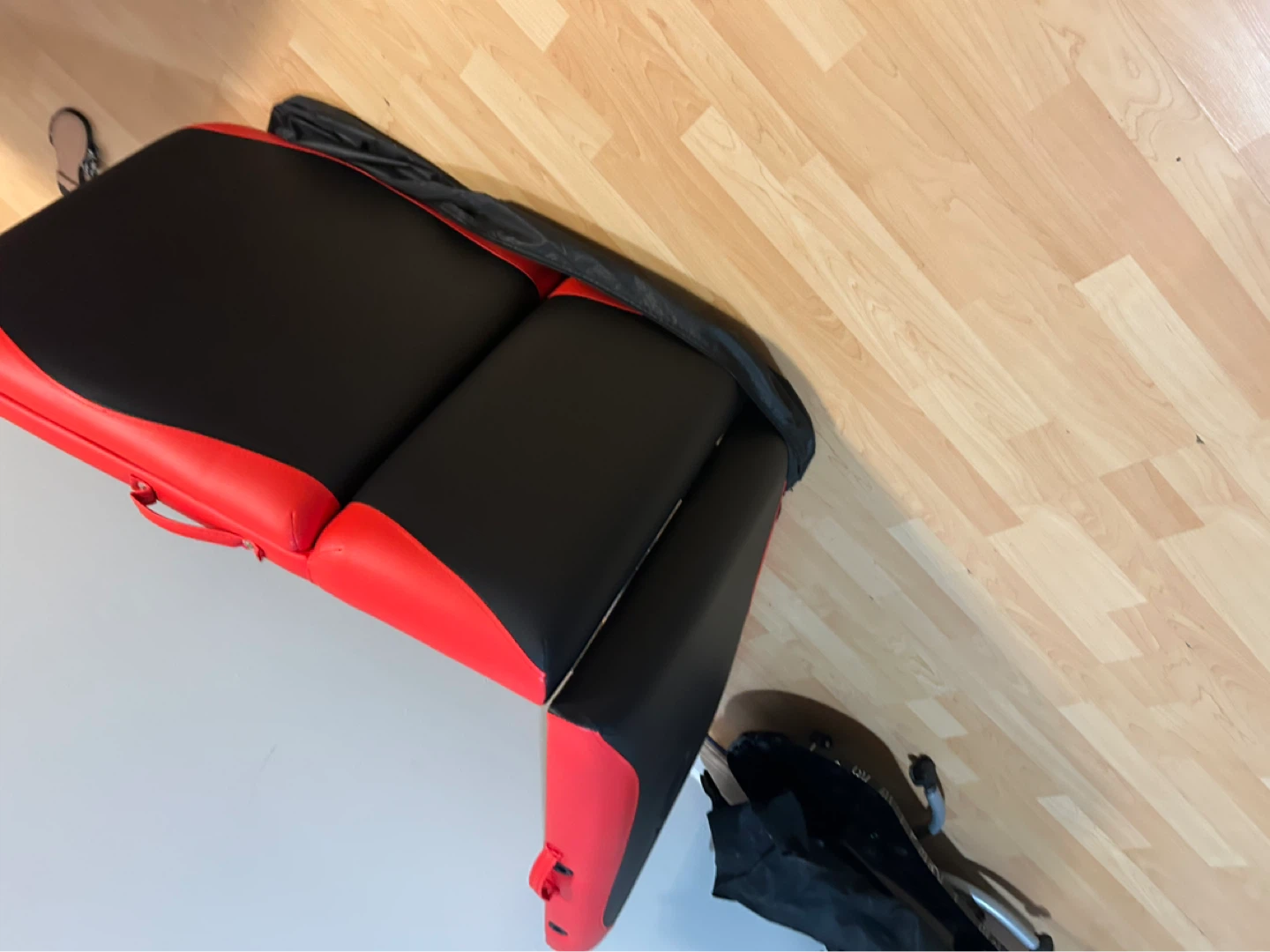 HOMCOM Red and Black Massage Table - photo 3