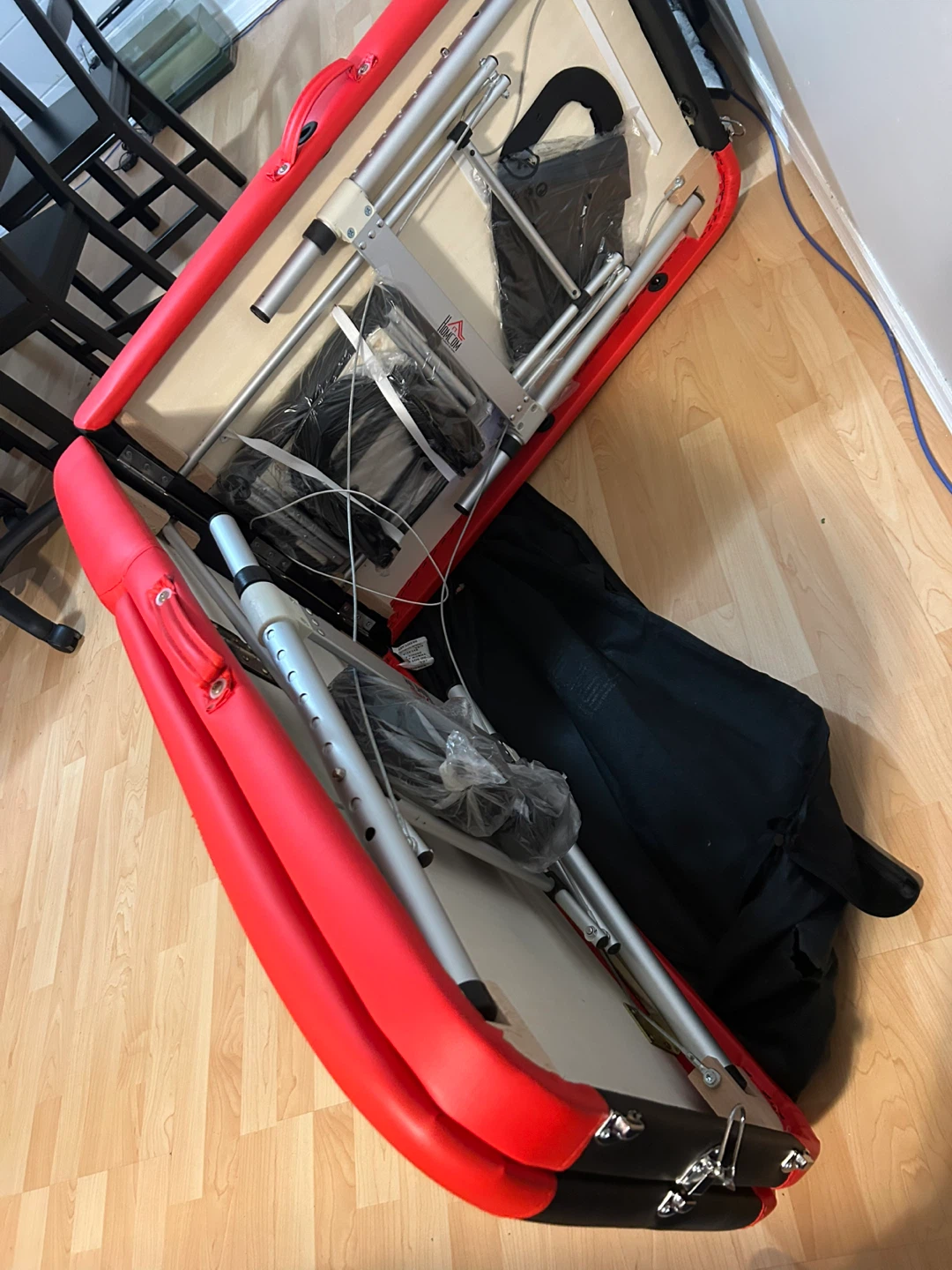 HOMCOM Red and Black Massage Table - photo 4