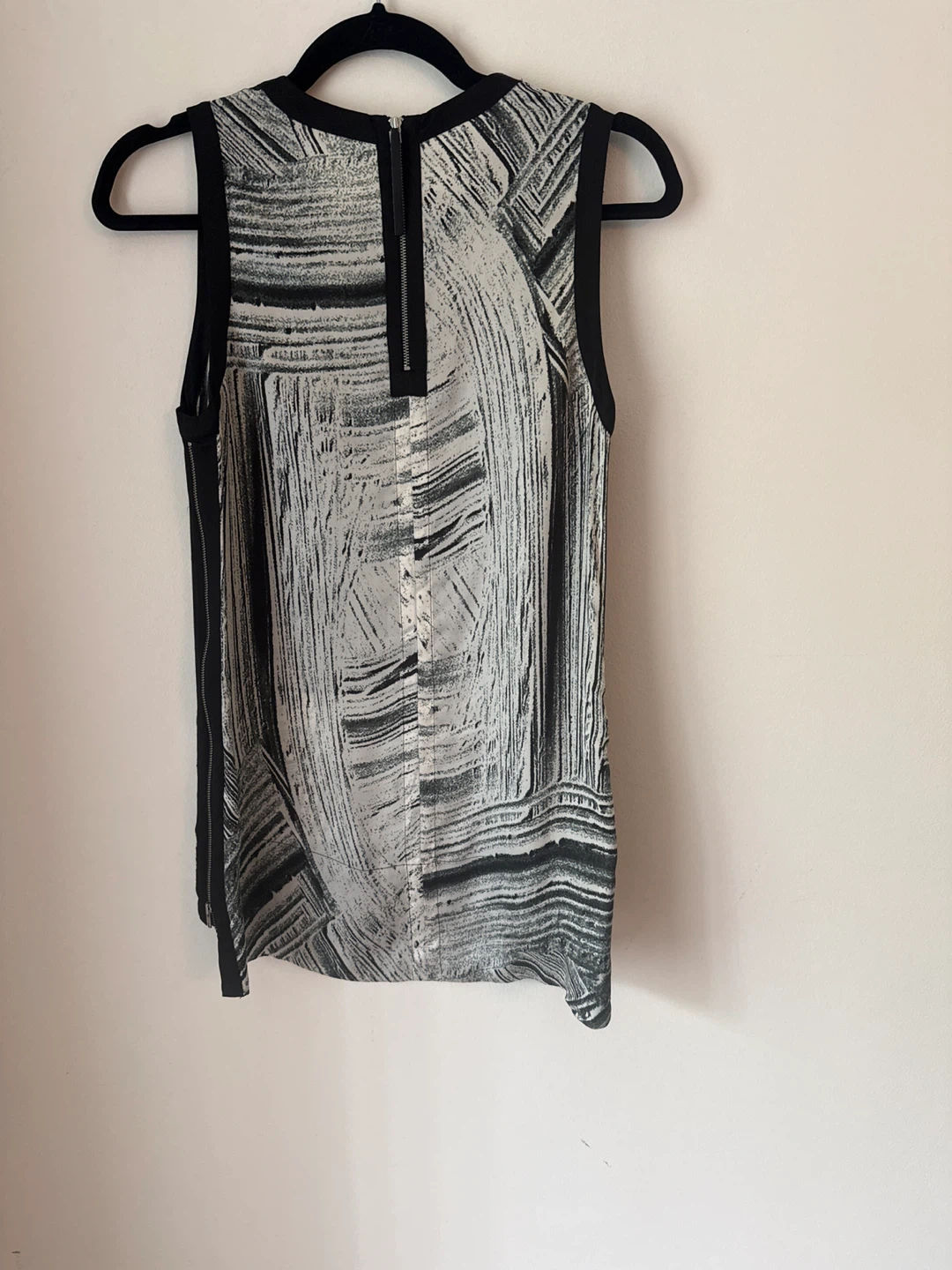 Helmut Lang Women's Black & White Print Sleeveless Top Size S - photo 4