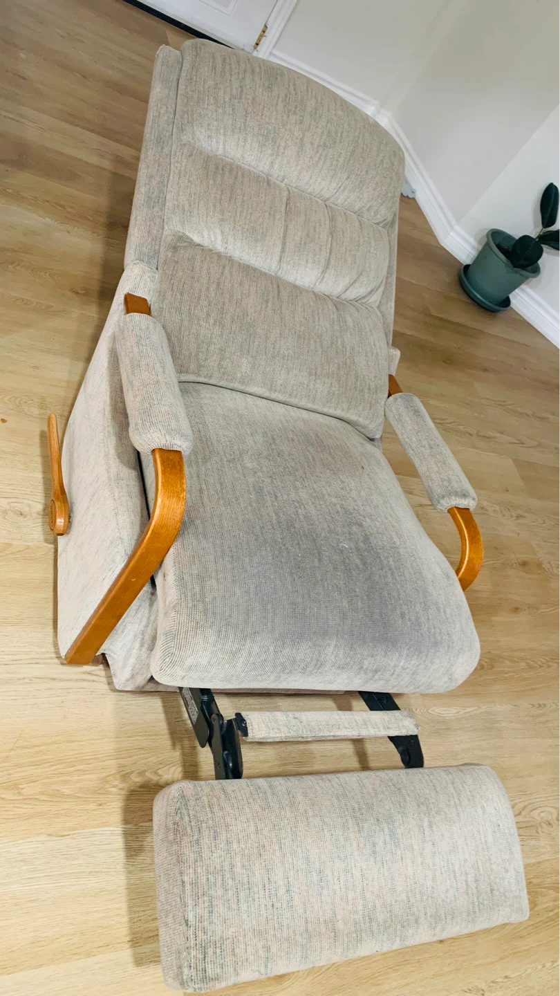 LAZY BOY - Grey Recliner Chair with Wooden Arms - photo 2