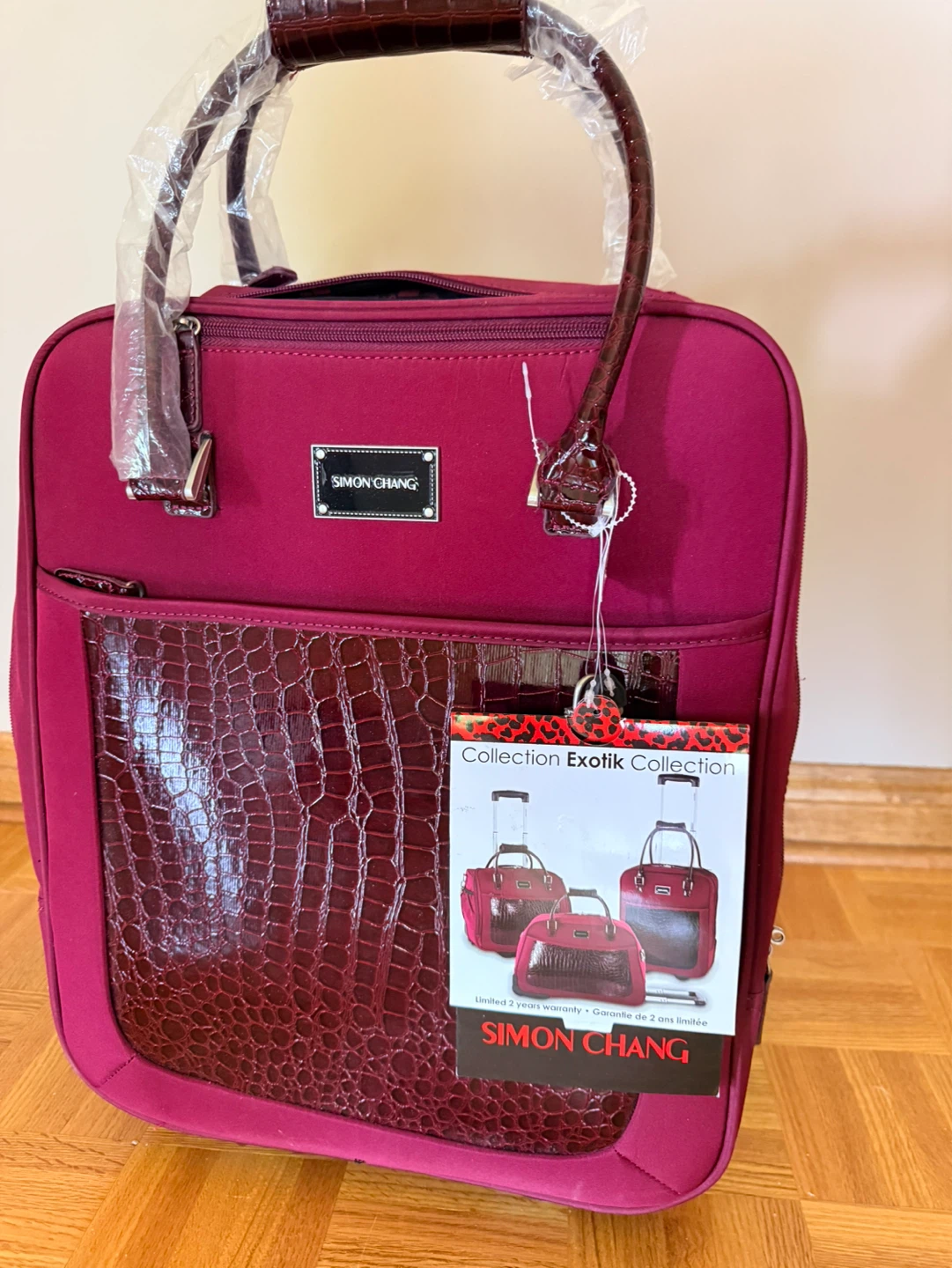 SIMON CHANG Rolling Suitcase - brand new mint hi Red
