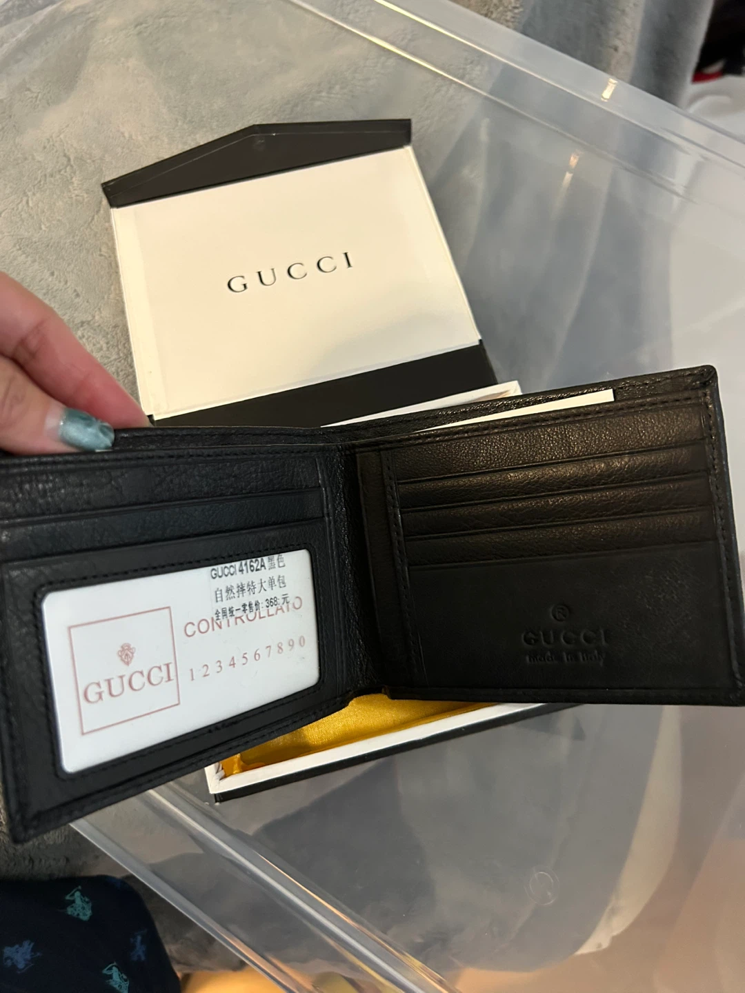 Gucci Black Leather Bi-Fold Wallet with GG Logo - photo 4