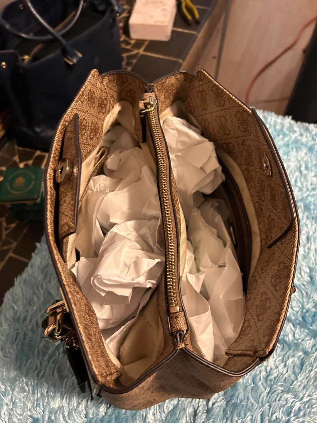 GUESS Brown Monogram Satchel Handbag - photo 3
