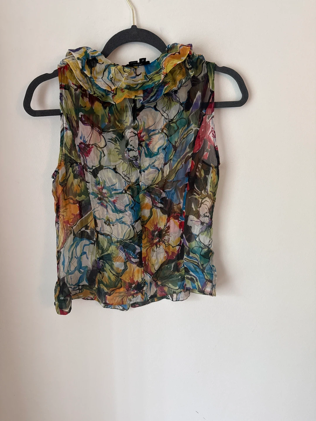 Identify Sleeveless Floral Ruffle Blouse Size 6 - photo 4