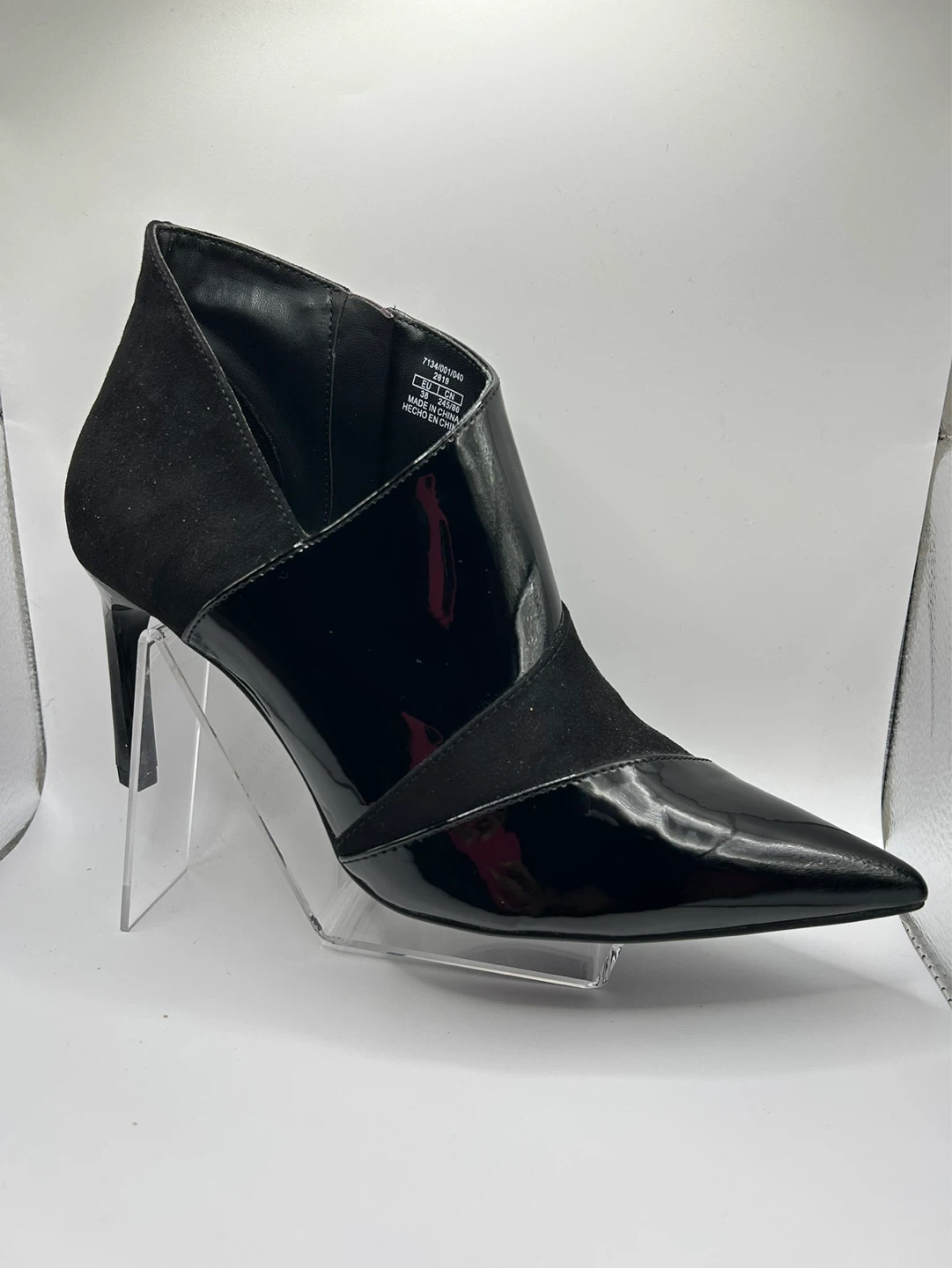 7.5 (EUC) - ZARA Faux Patent & Suede Ankle Boots - photo 2