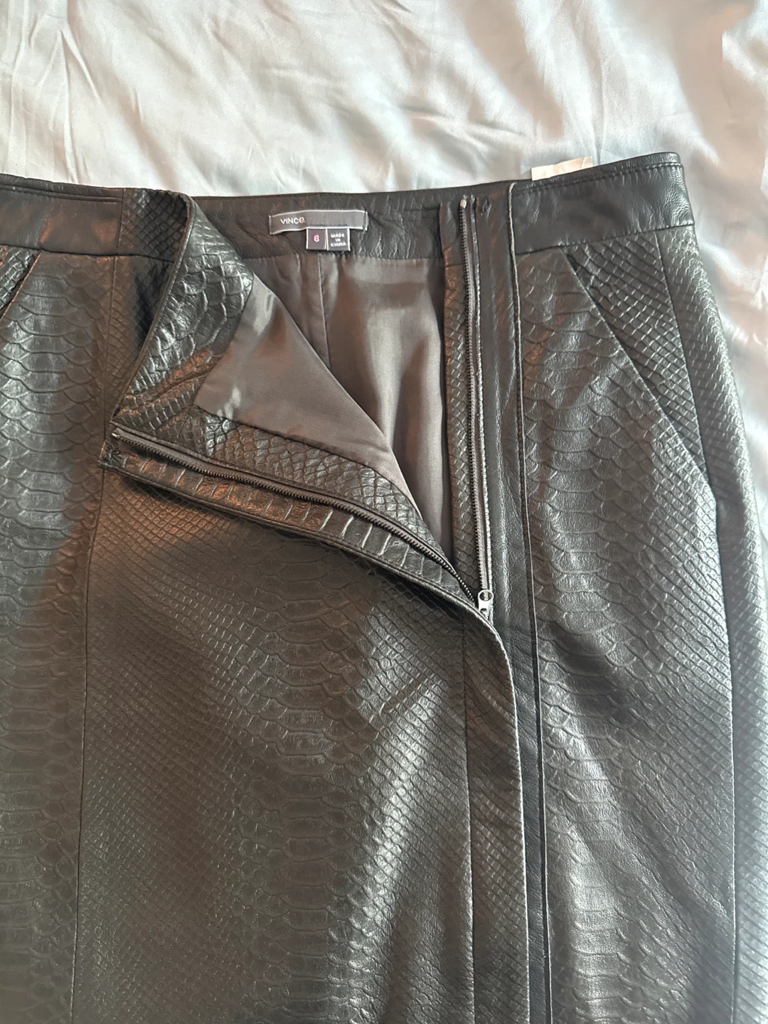 Vince Snake Embossed Leather Skirt Size 6 - photo 3