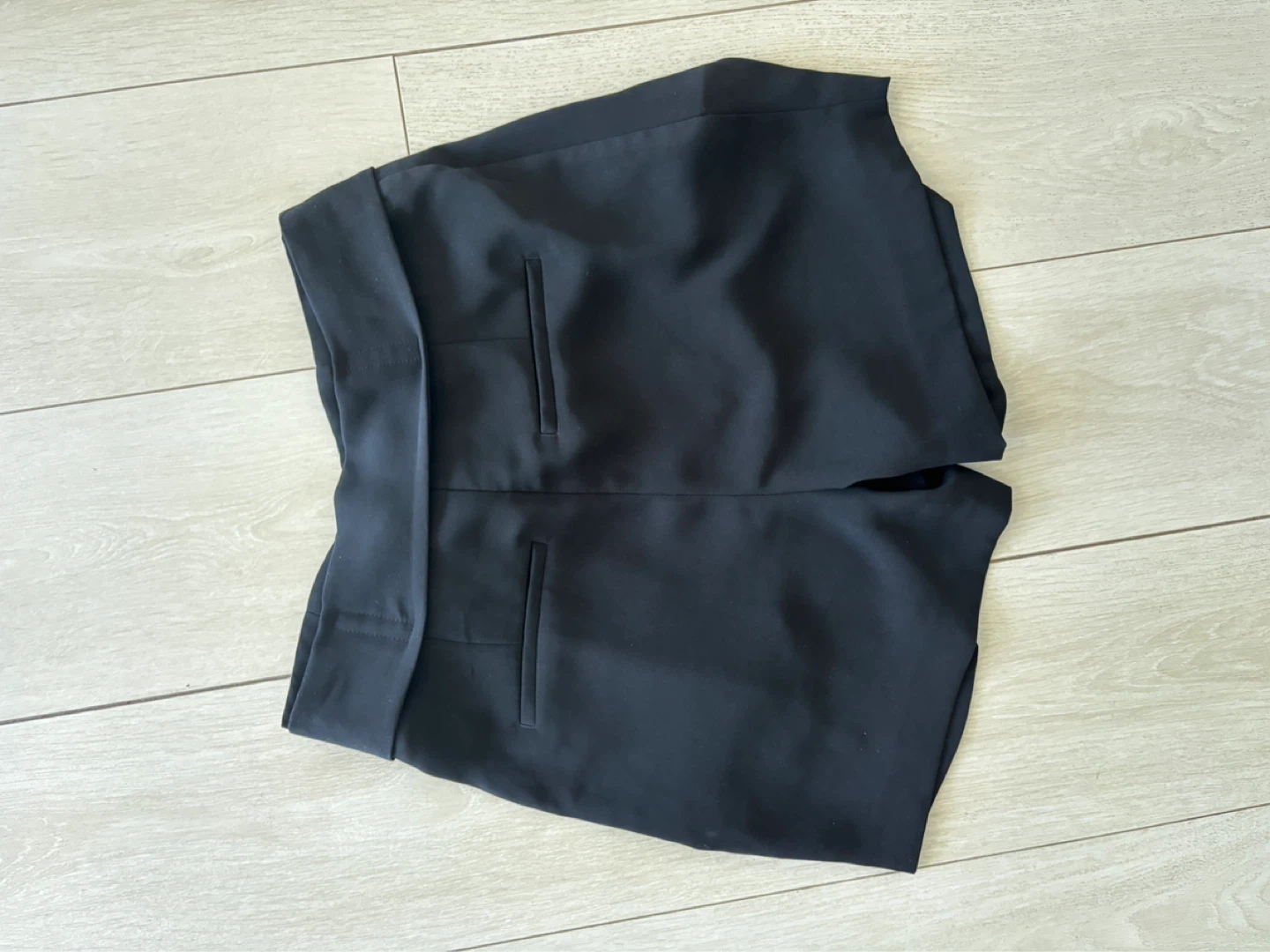 H&M Black High-Waisted Tie-Front Shorts Size 6 - photo 2