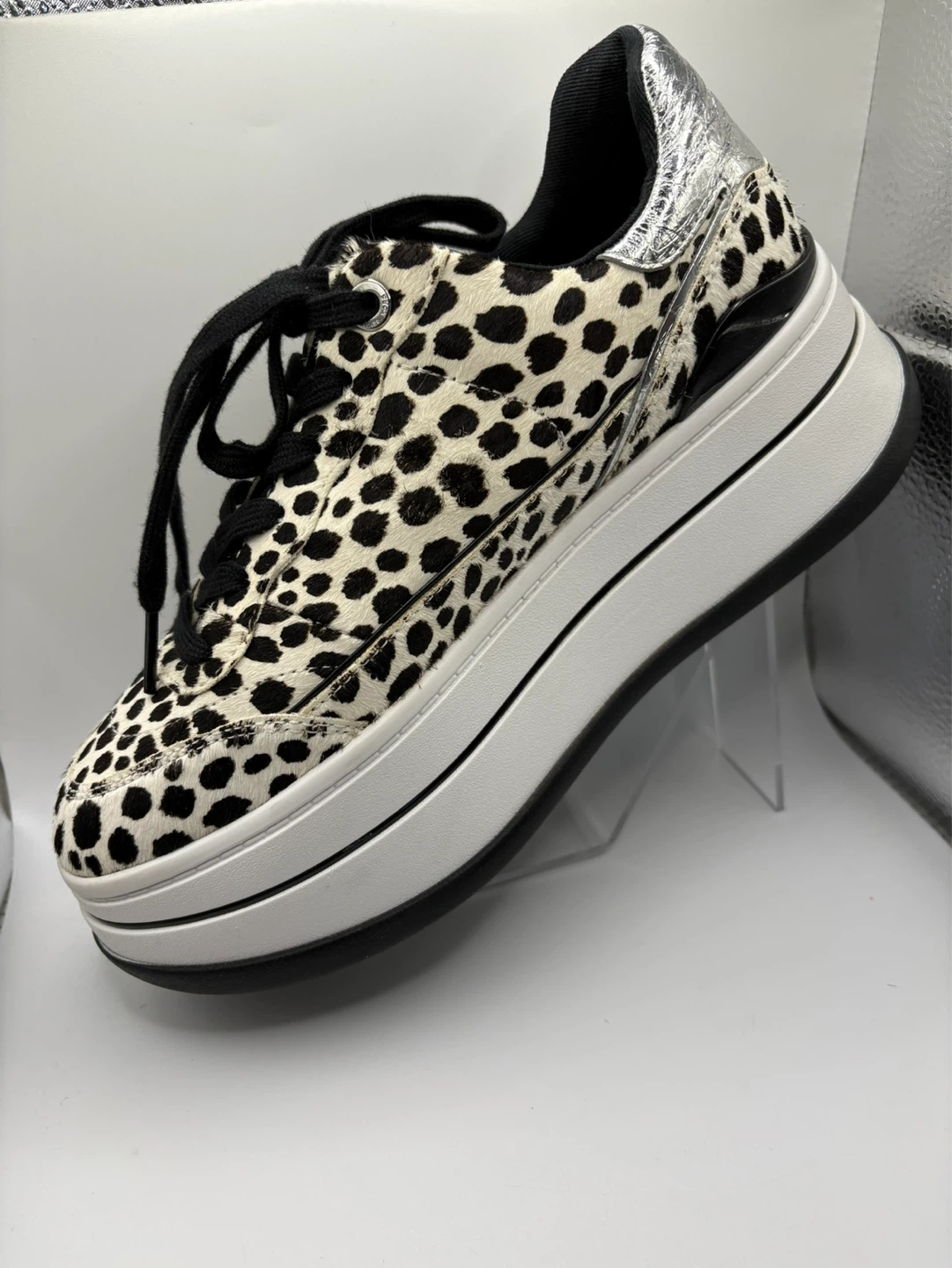 7 - Like NEW! Michael Kors Women's Platform Sneakers - photo 3