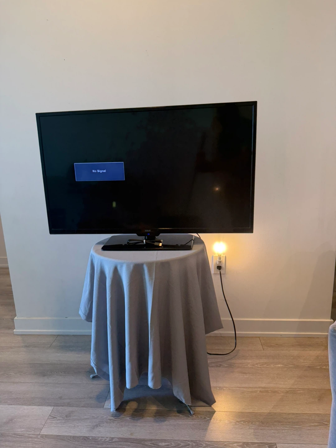 RCA 40" TV with HDMI Cable - photo 4