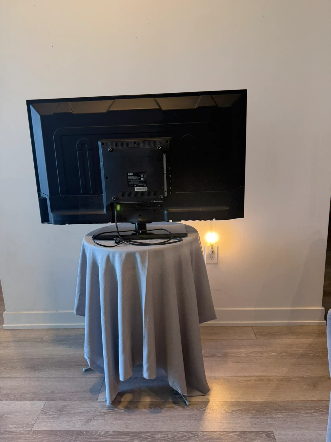 RCA 40" TV with HDMI Cable - photo 5