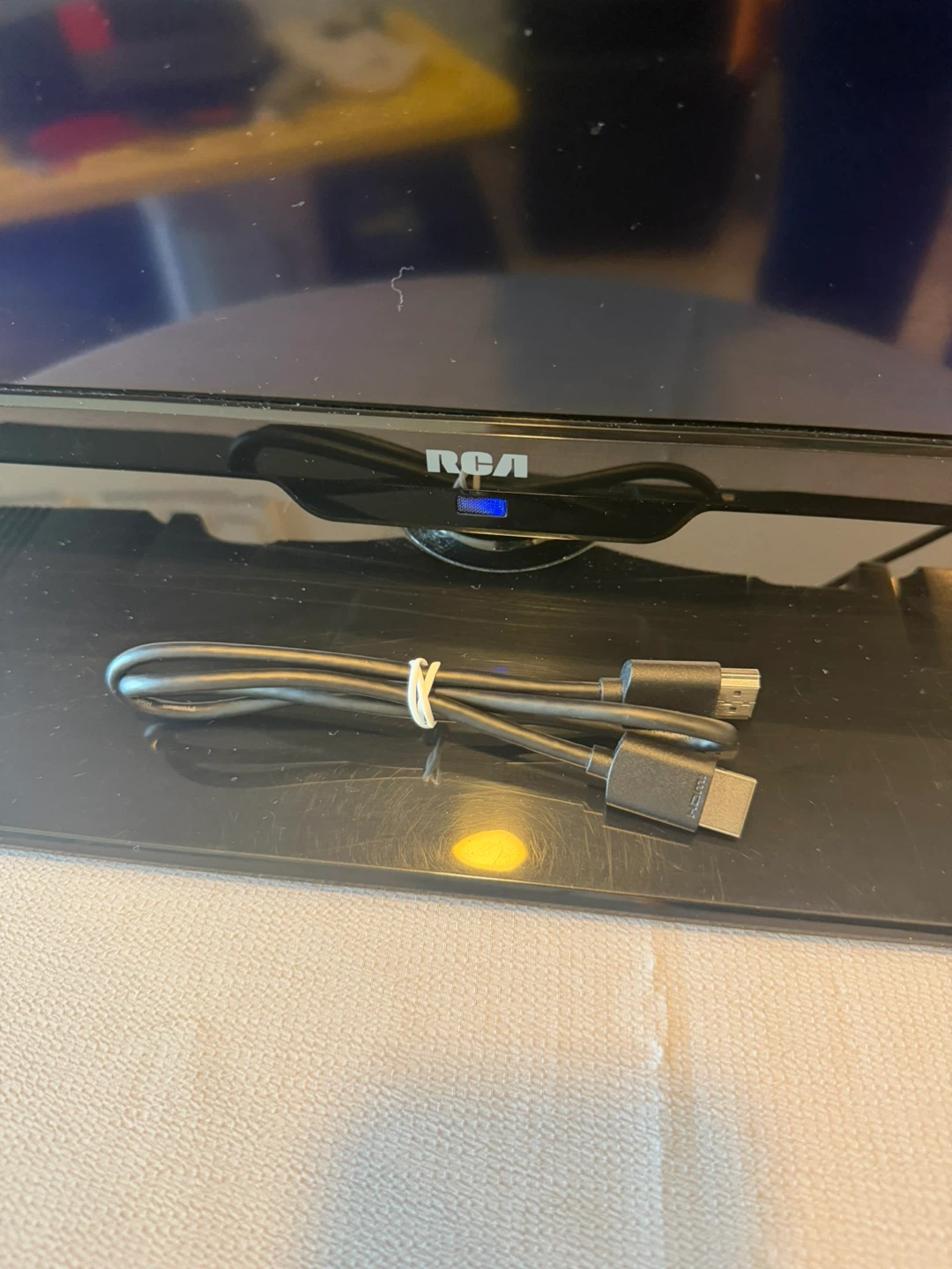 RCA 40" TV with HDMI Cable - photo 3