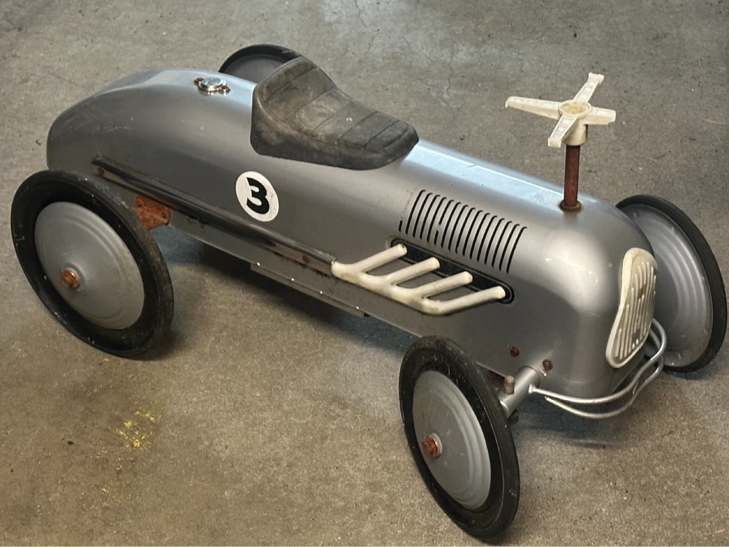 Vintage Silver Ride-On Racer Toy Car - photo 3