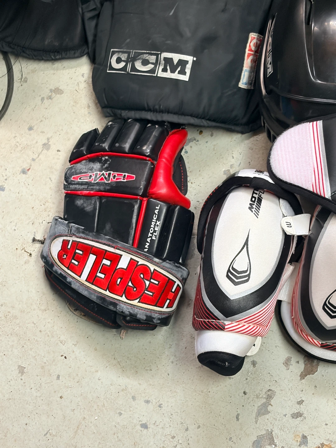 Men CCM Hockey Gear Bundle - photo 3