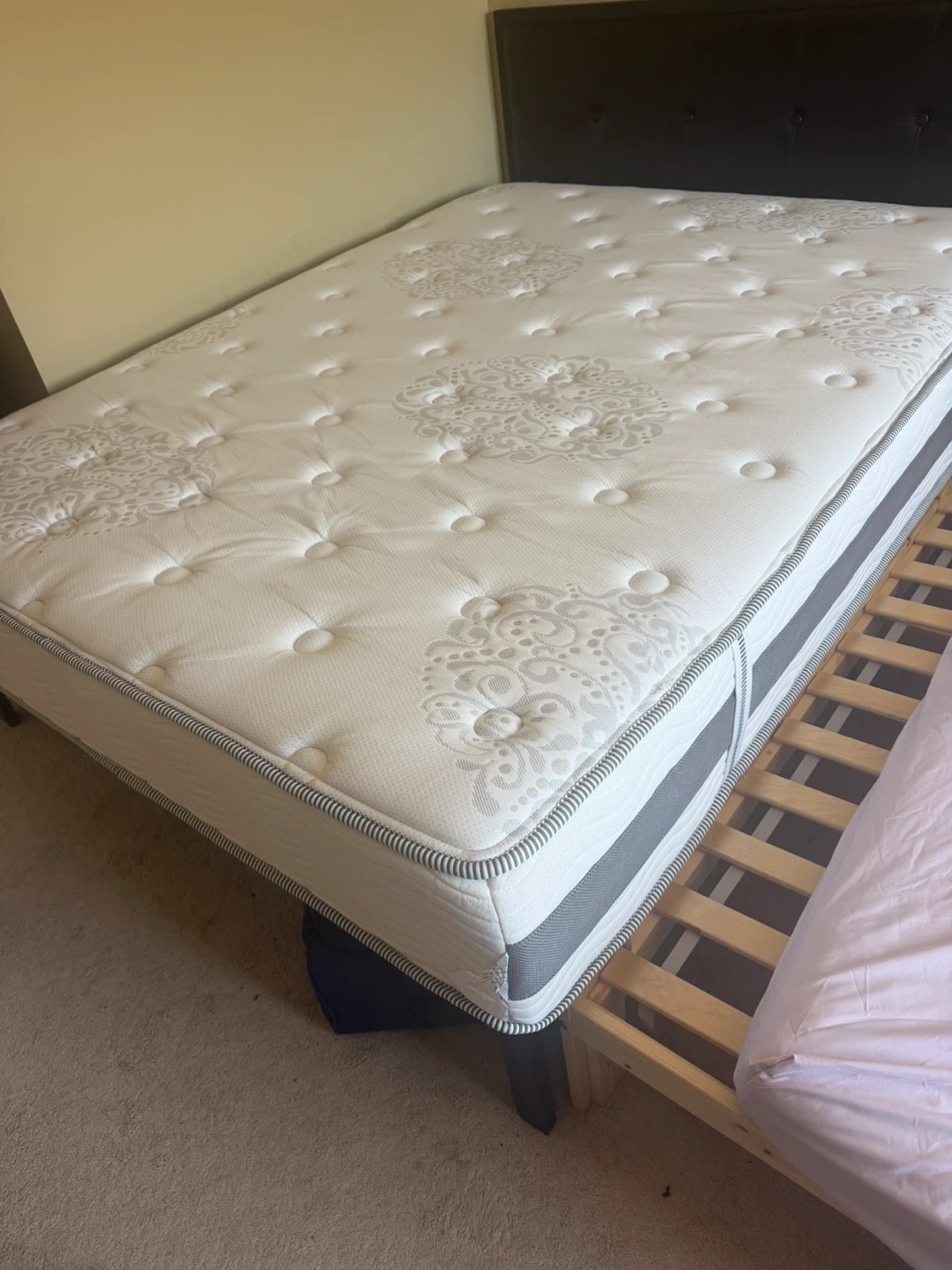 Zinus 12 inches gel based Mattress - photo 5