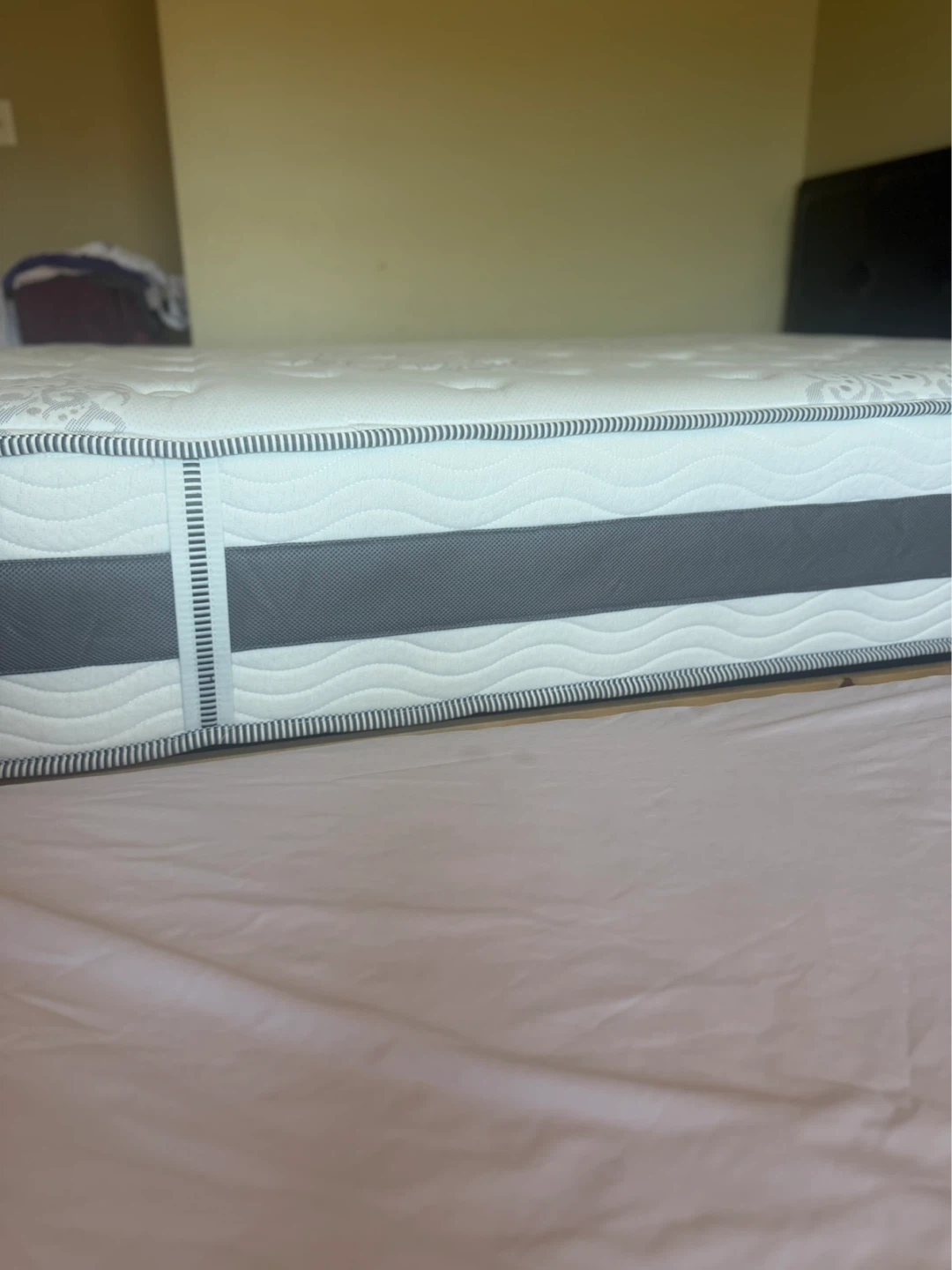 Zinus 12 inches gel based Mattress - photo 3