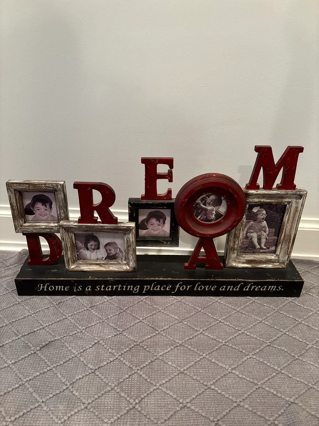 DREAM photo frame display