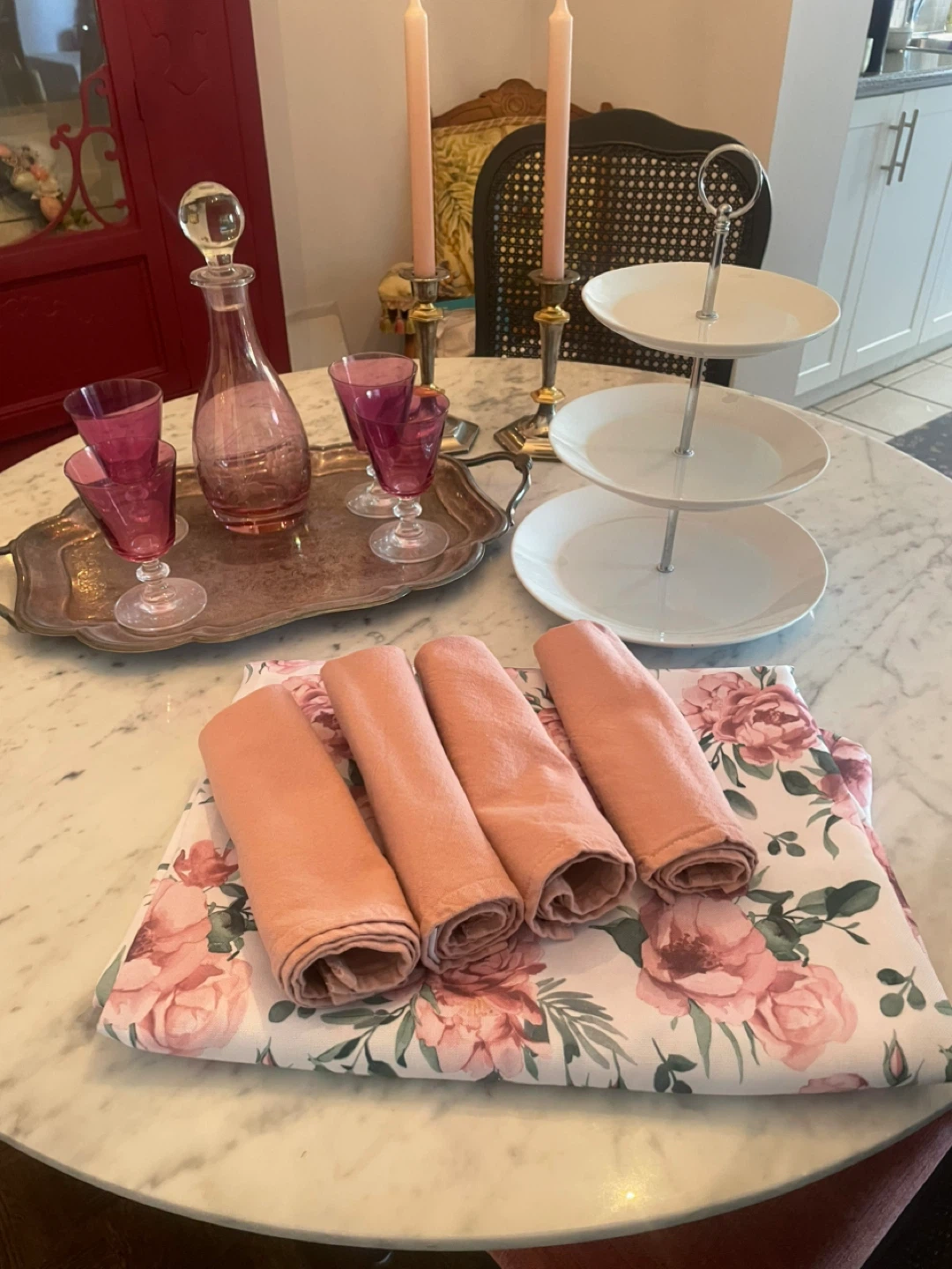 Lady’s luncheon decor set for 4