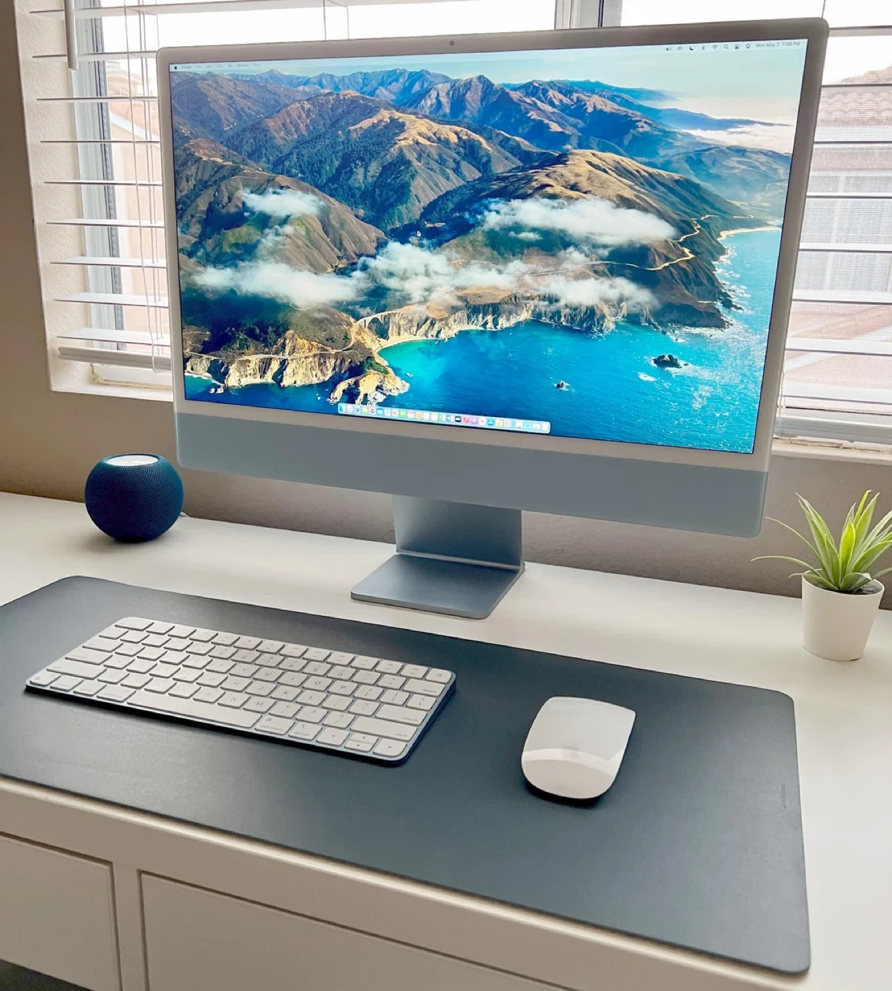 Apple iMac 24-inch M1 Chip - Sky Blue