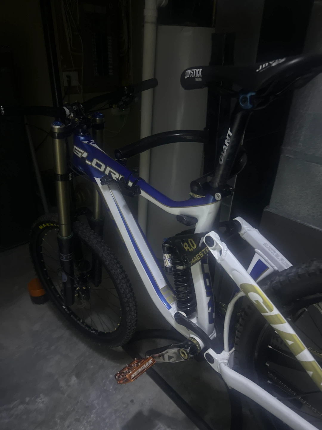 Giant Glory Downhill Mountain Bike