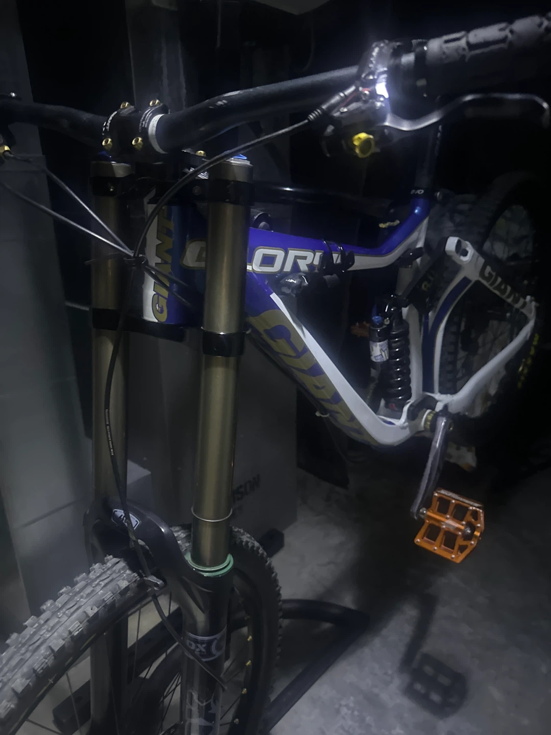 Giant Glory Downhill Mountain Bike - photo 2