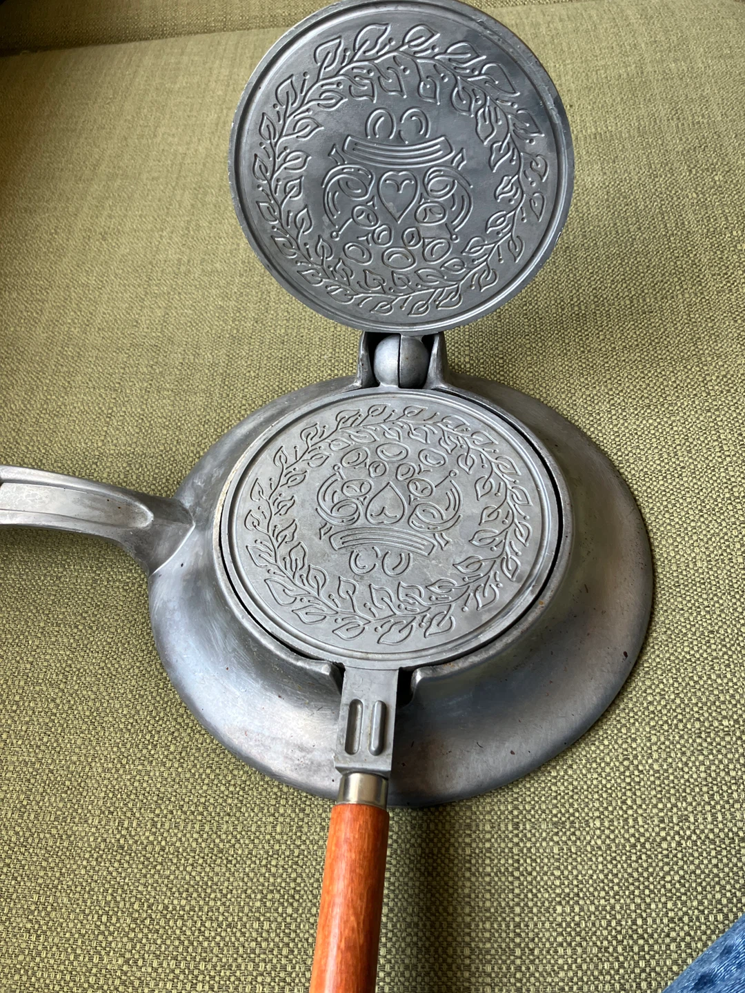 Nordic Ware Scandinavian Krumkake Iron - photo 2