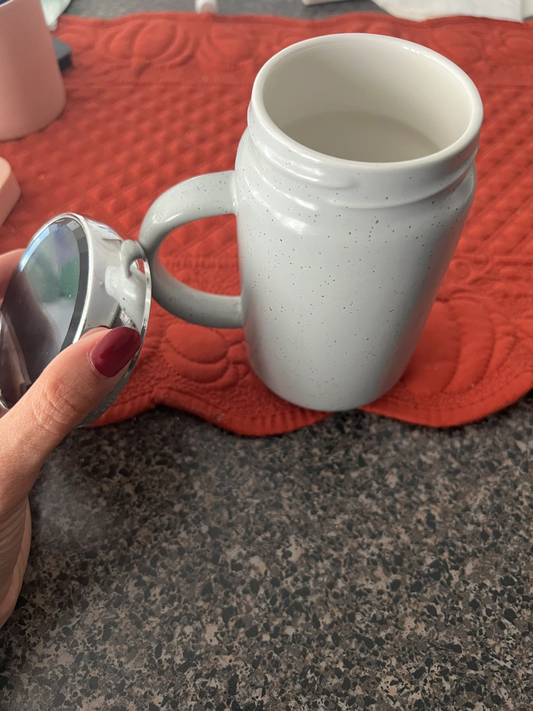 Set of 2 mugs - one comes with a lid, one with design - photo 2