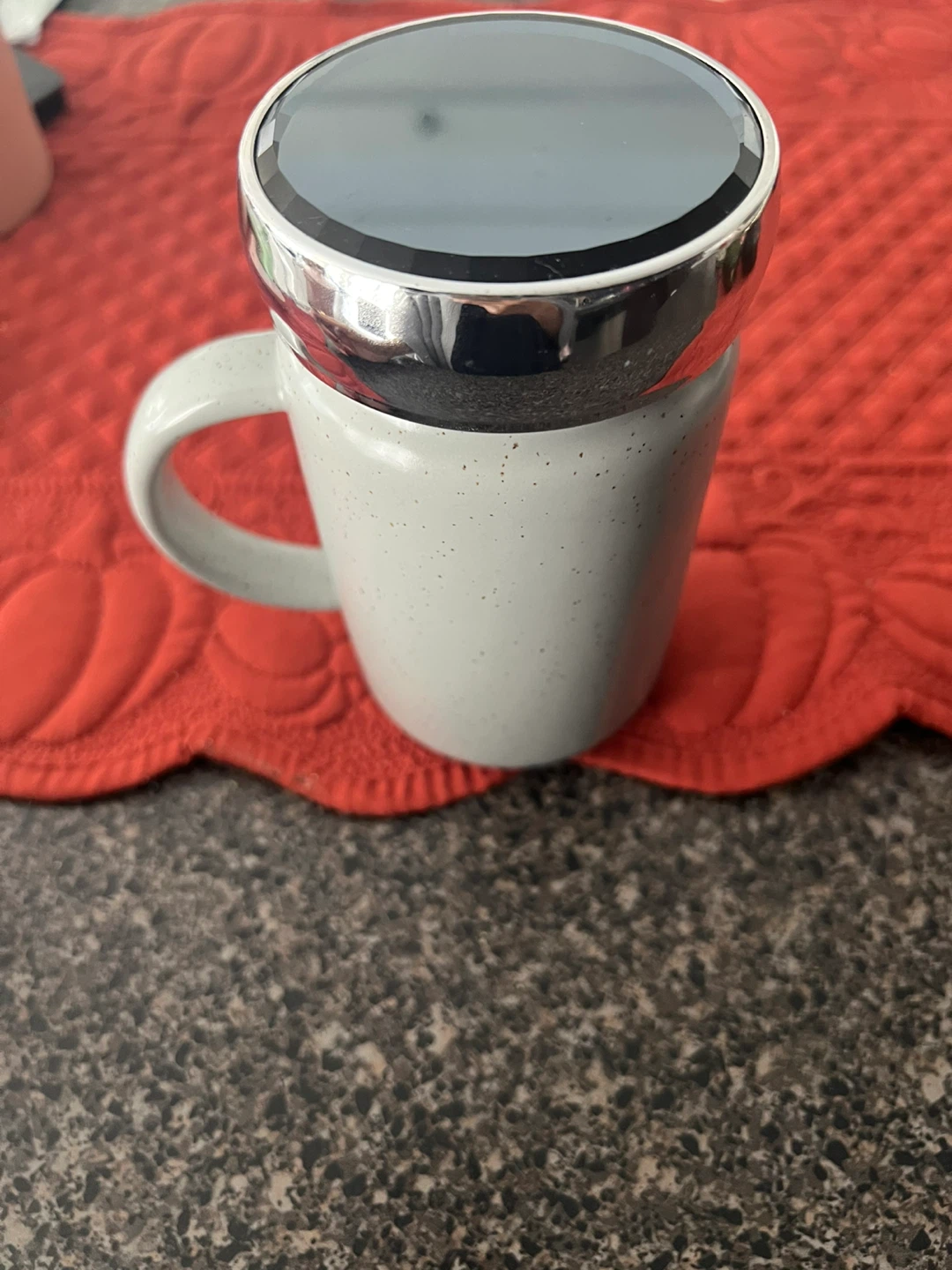 Set of 2 mugs - one comes with a lid, one with design