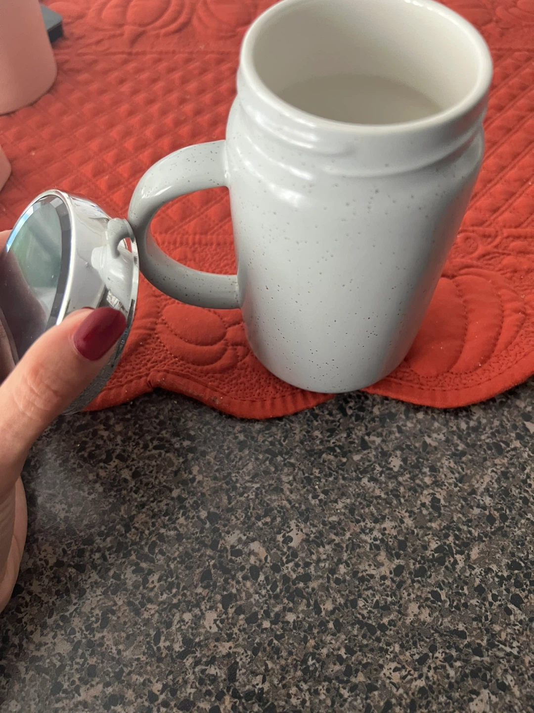 Set of 2 mugs - one comes with a lid, one with design - photo 3