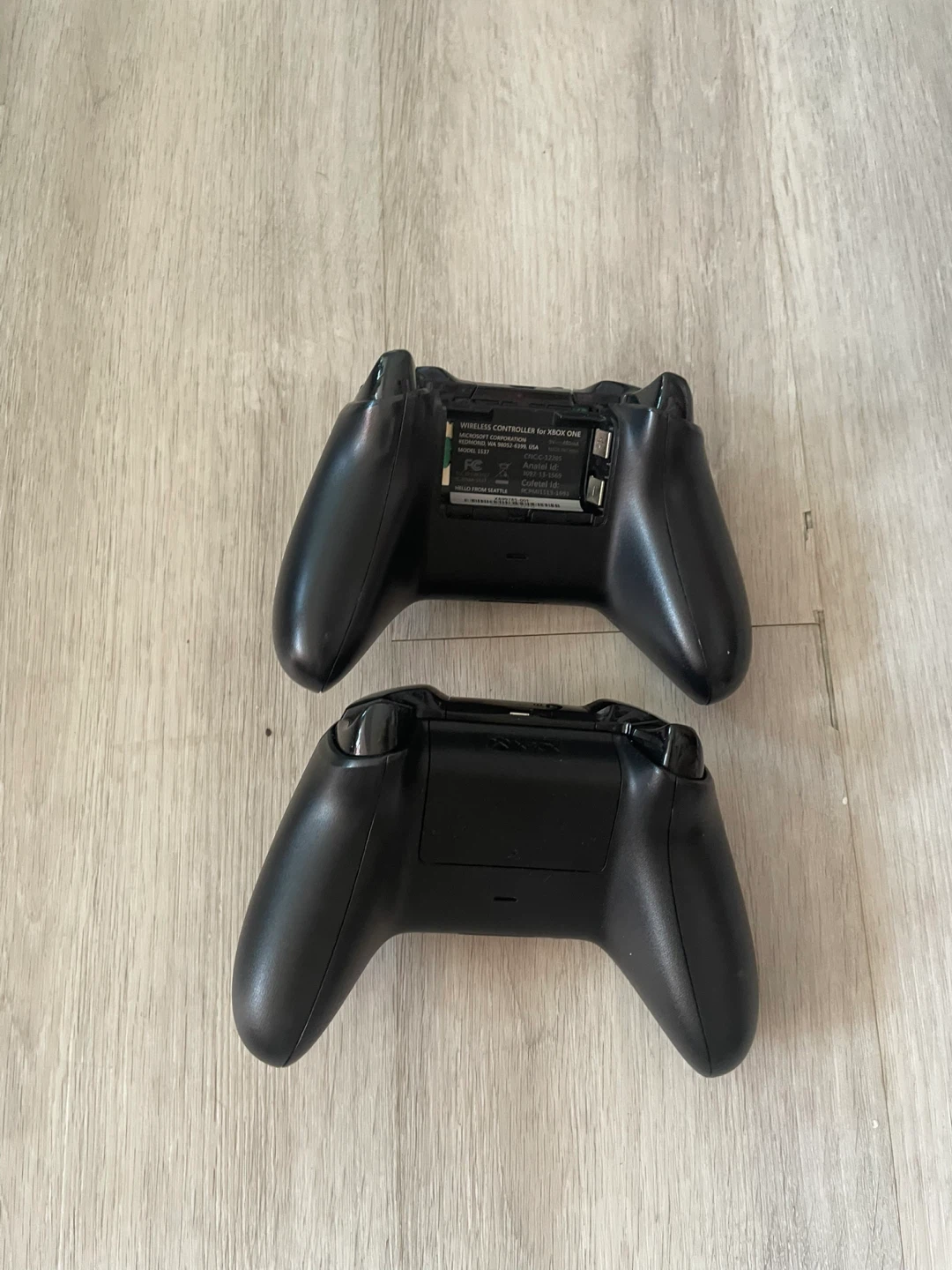 Xbox Wireless Controllers (2 Pack) - photo 2