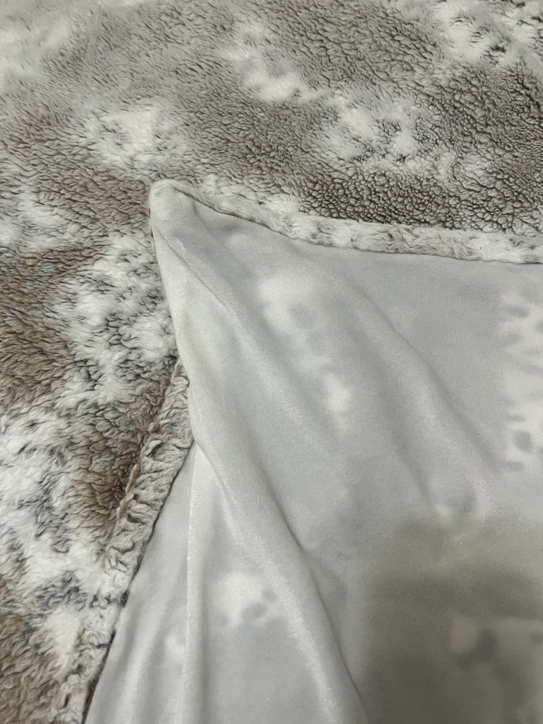 Fuzzy Sherpa Throw Blanket - photo 3