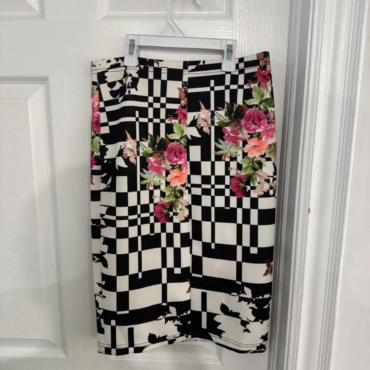 Milano Women's Size S Pencil Skirt Black White Floral Print - photo 2