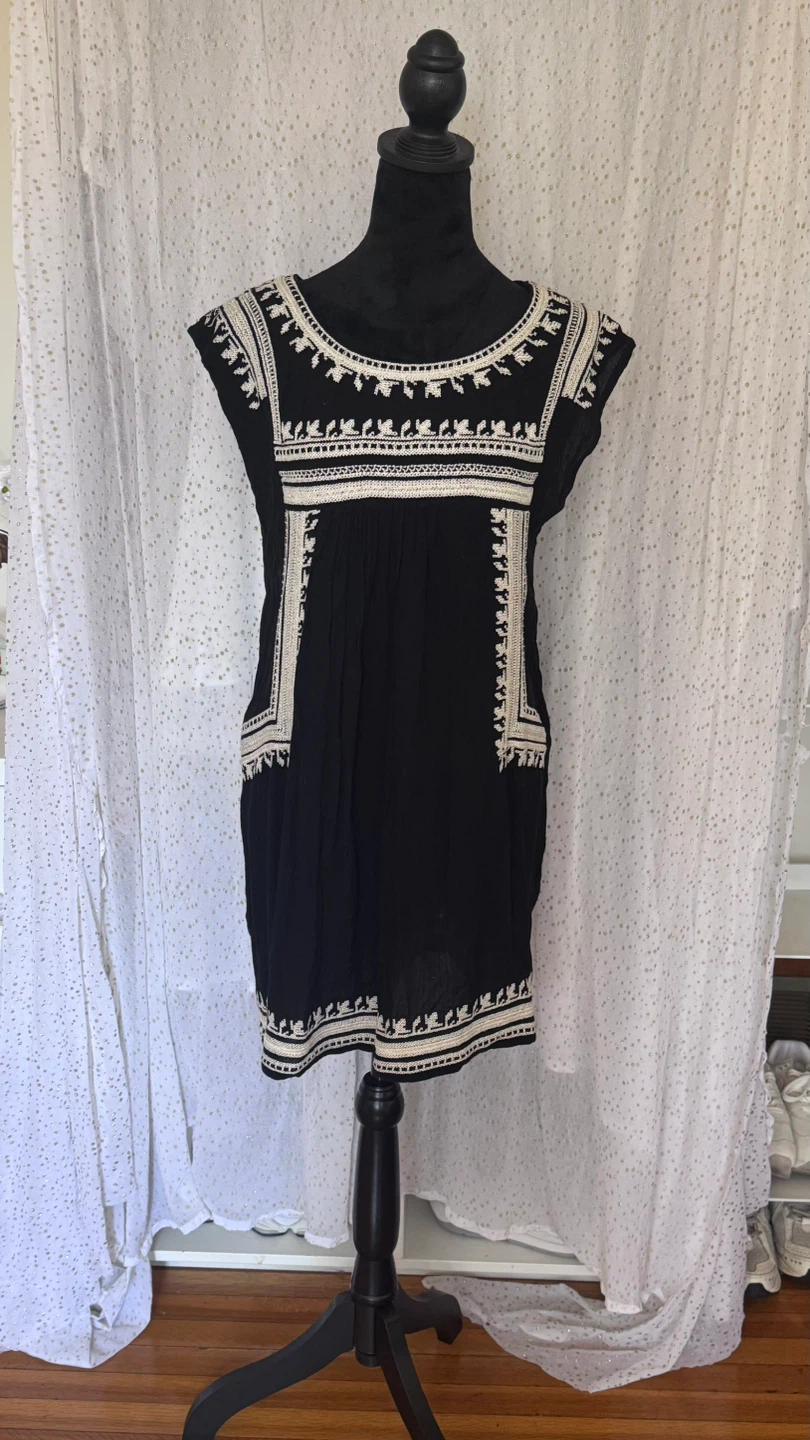 Forever 21 Black Embroidered Tunic Dress