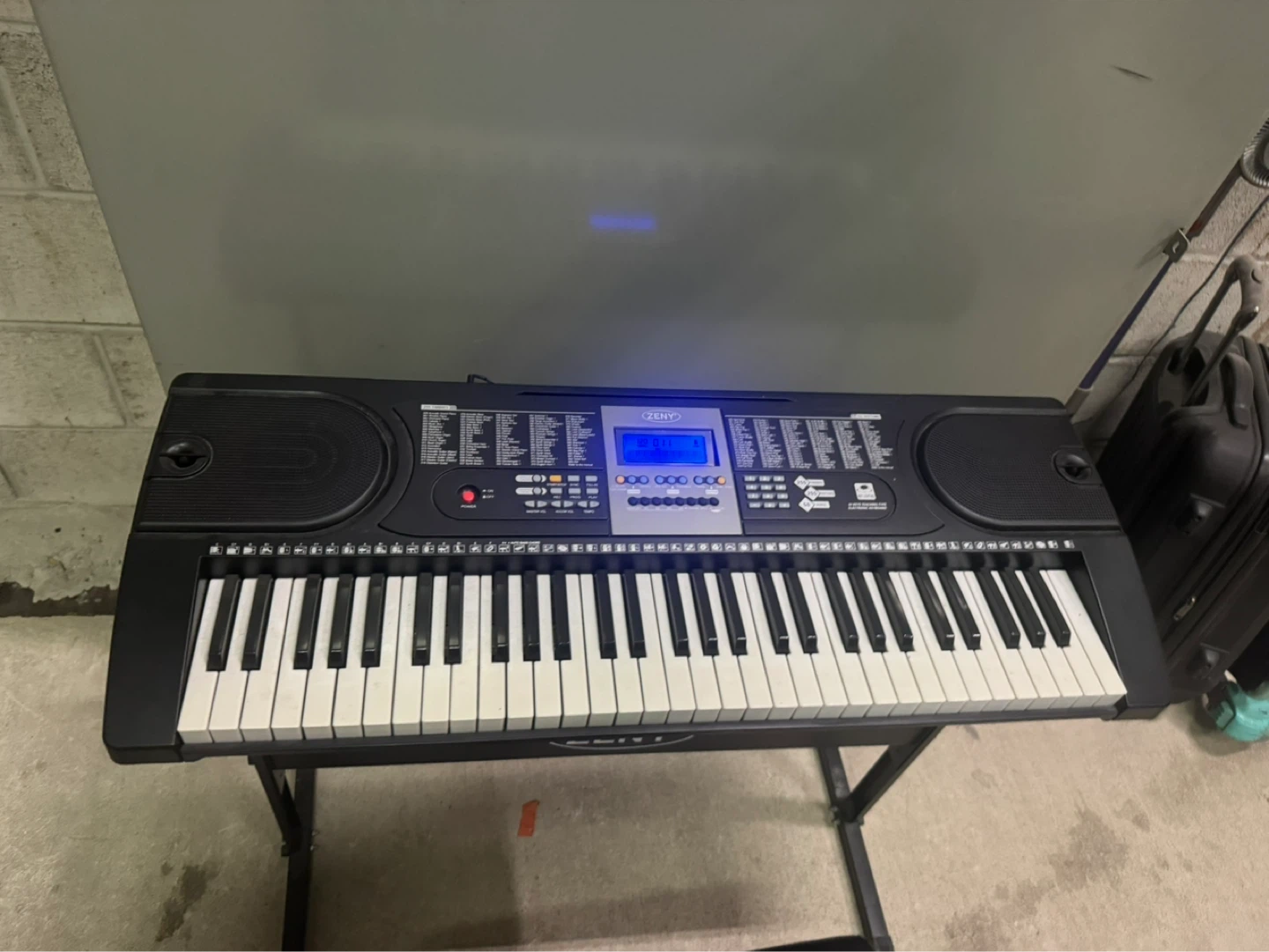 Zeny 61 Keys Electric Keyboard Piano  30$cash