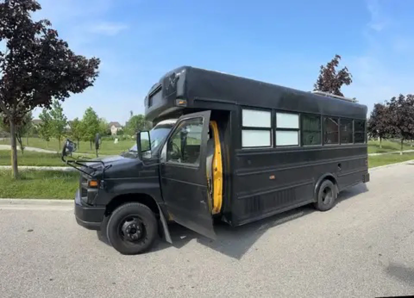 Black Ford 2008 E-450 Bus Conversion - photo 3