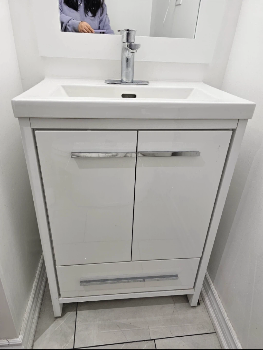 Glacier Bay Romali 24-inch White Bathroom Vanity with Sink - photo 3