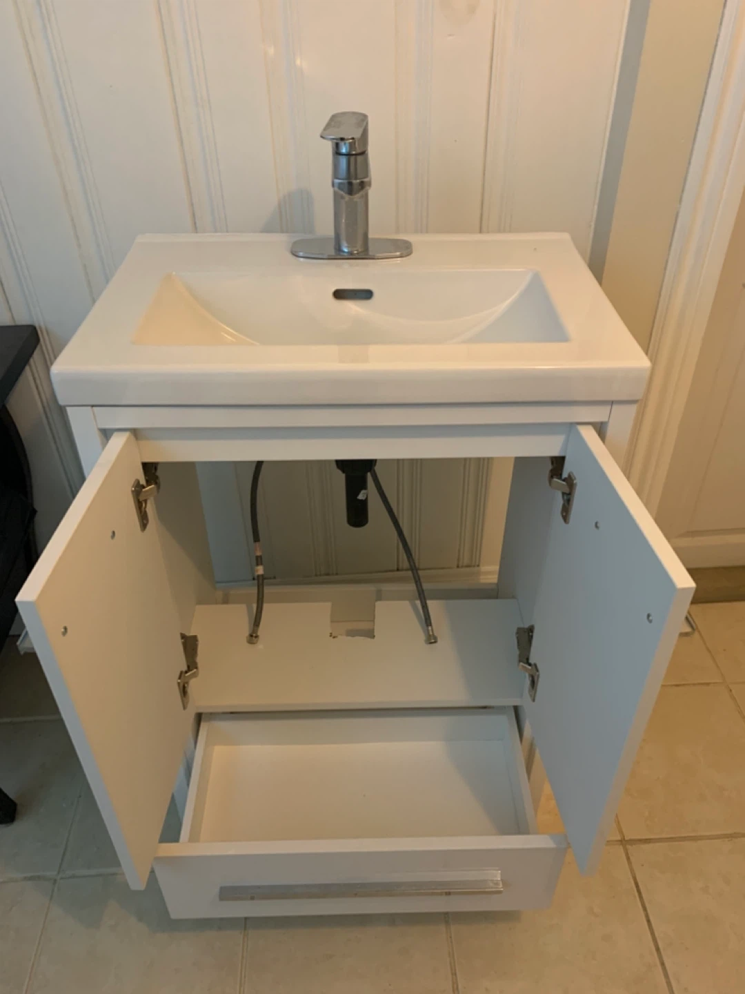 Glacier Bay Romali 24-inch White Bathroom Vanity with Sink - photo 4