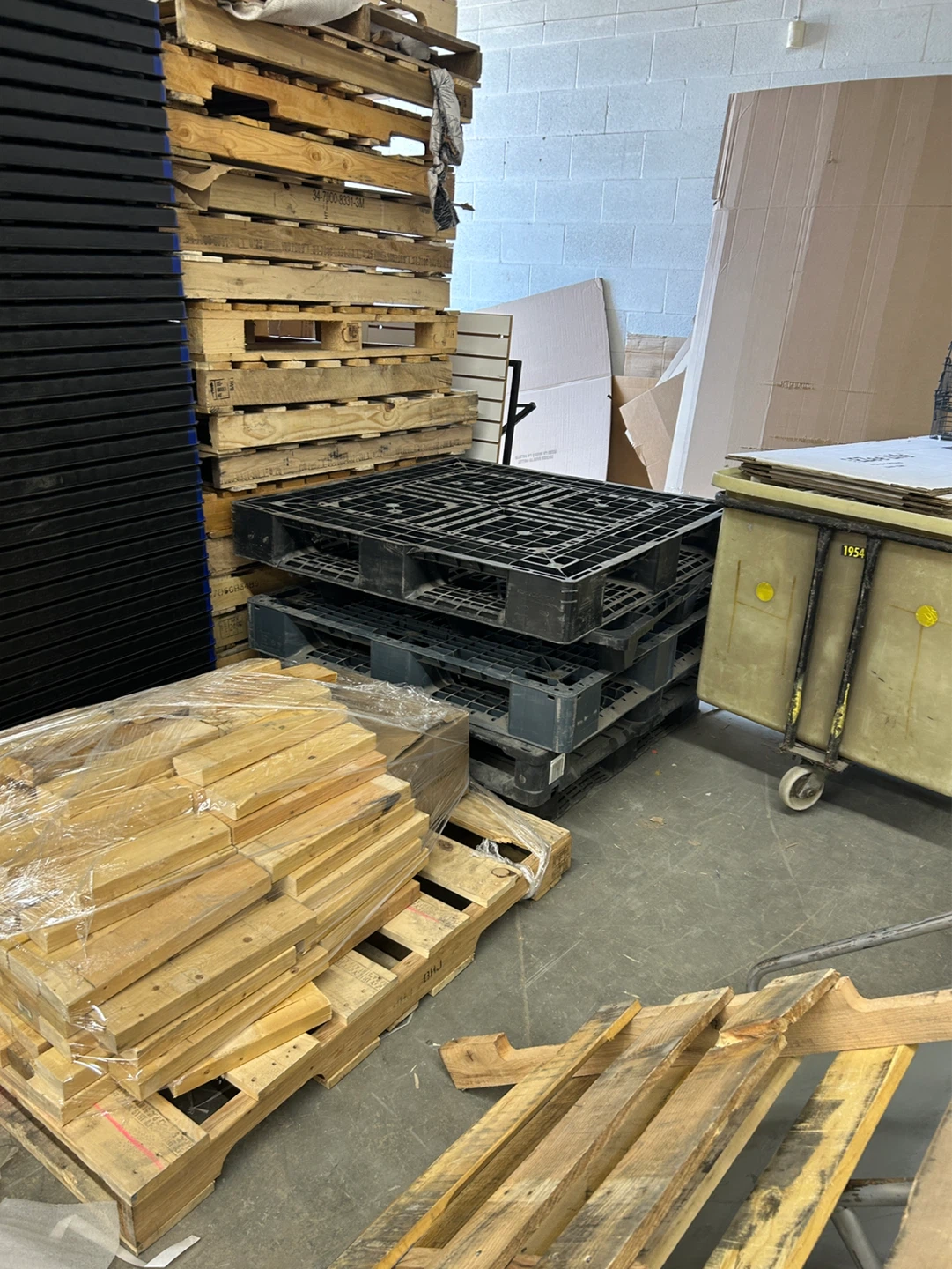 Wooden and Plastic Pallets