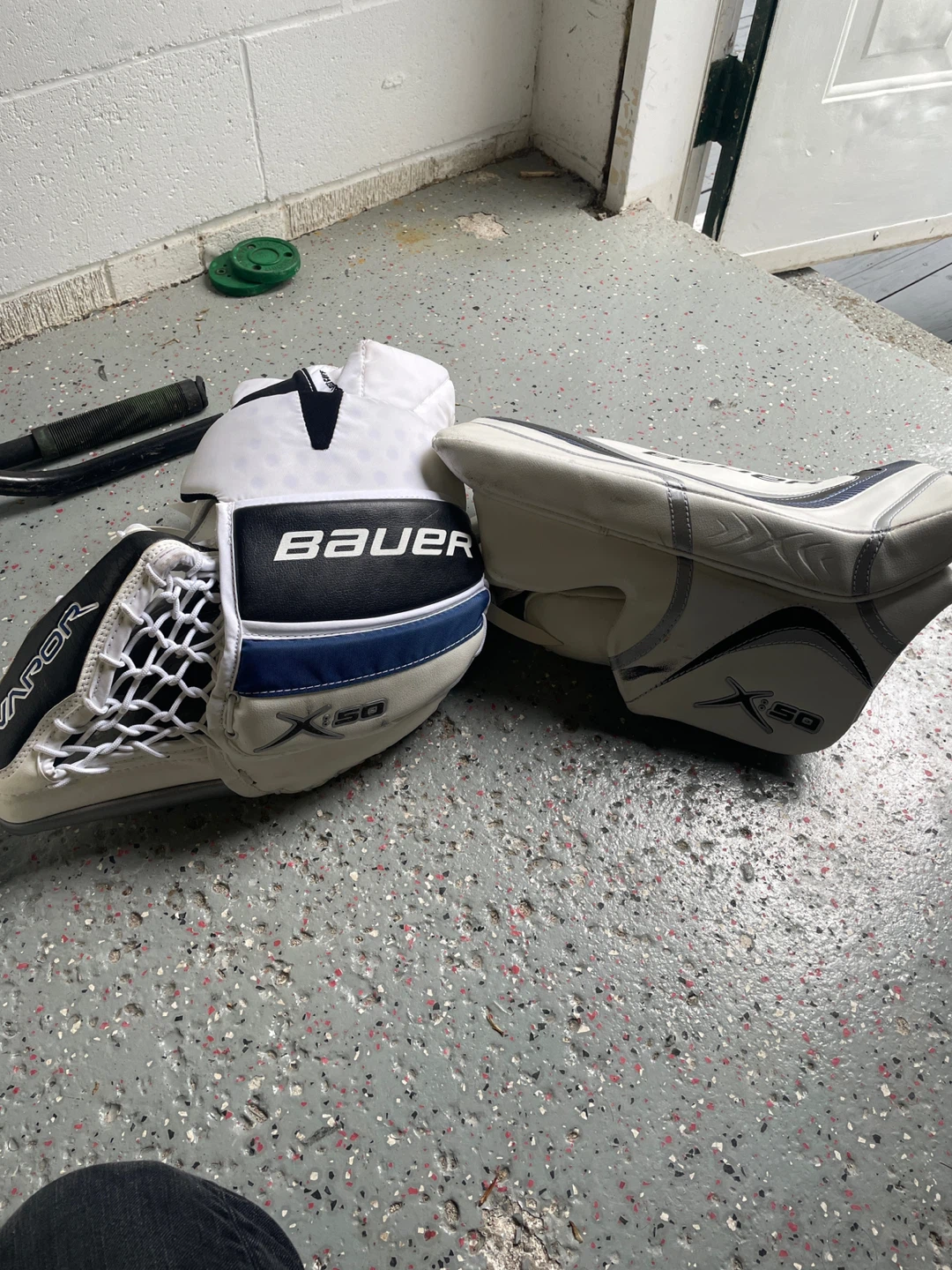 Bauer Supreme Goalie Pads+pants+blocker+glove - photo 4
