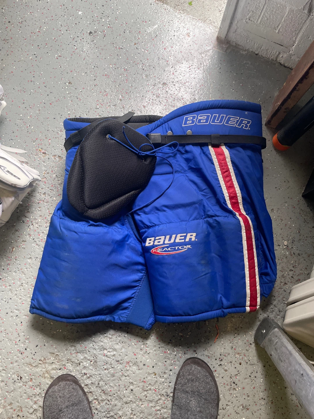 Bauer Supreme Goalie Pads+pants+blocker+glove - photo 5
