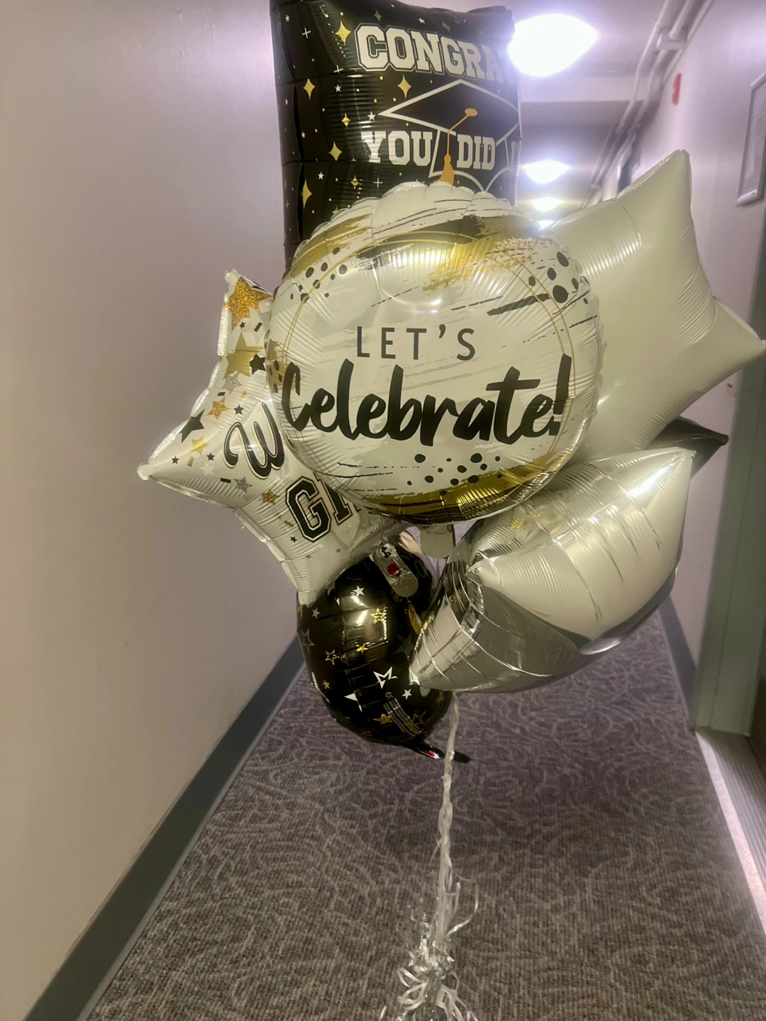 Graduation Balloons - Congrats Grad & Well Done! - photo 2