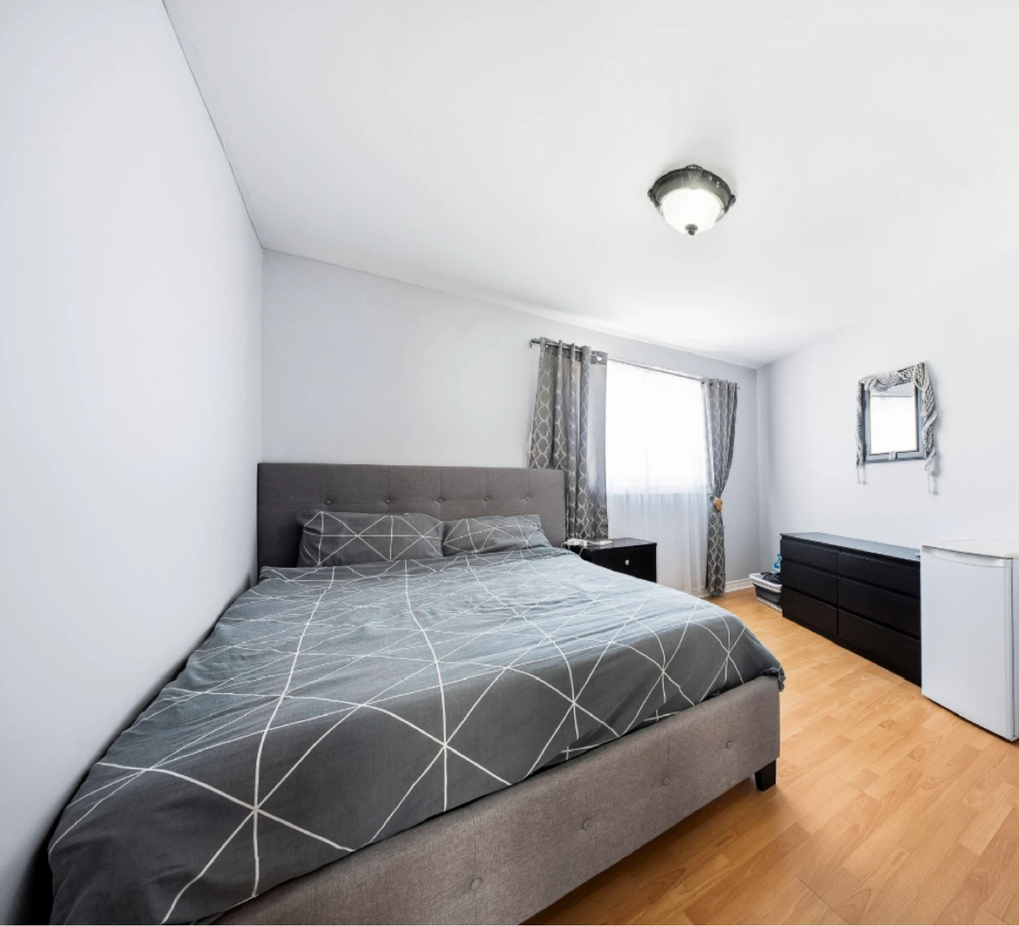 Qeen bed