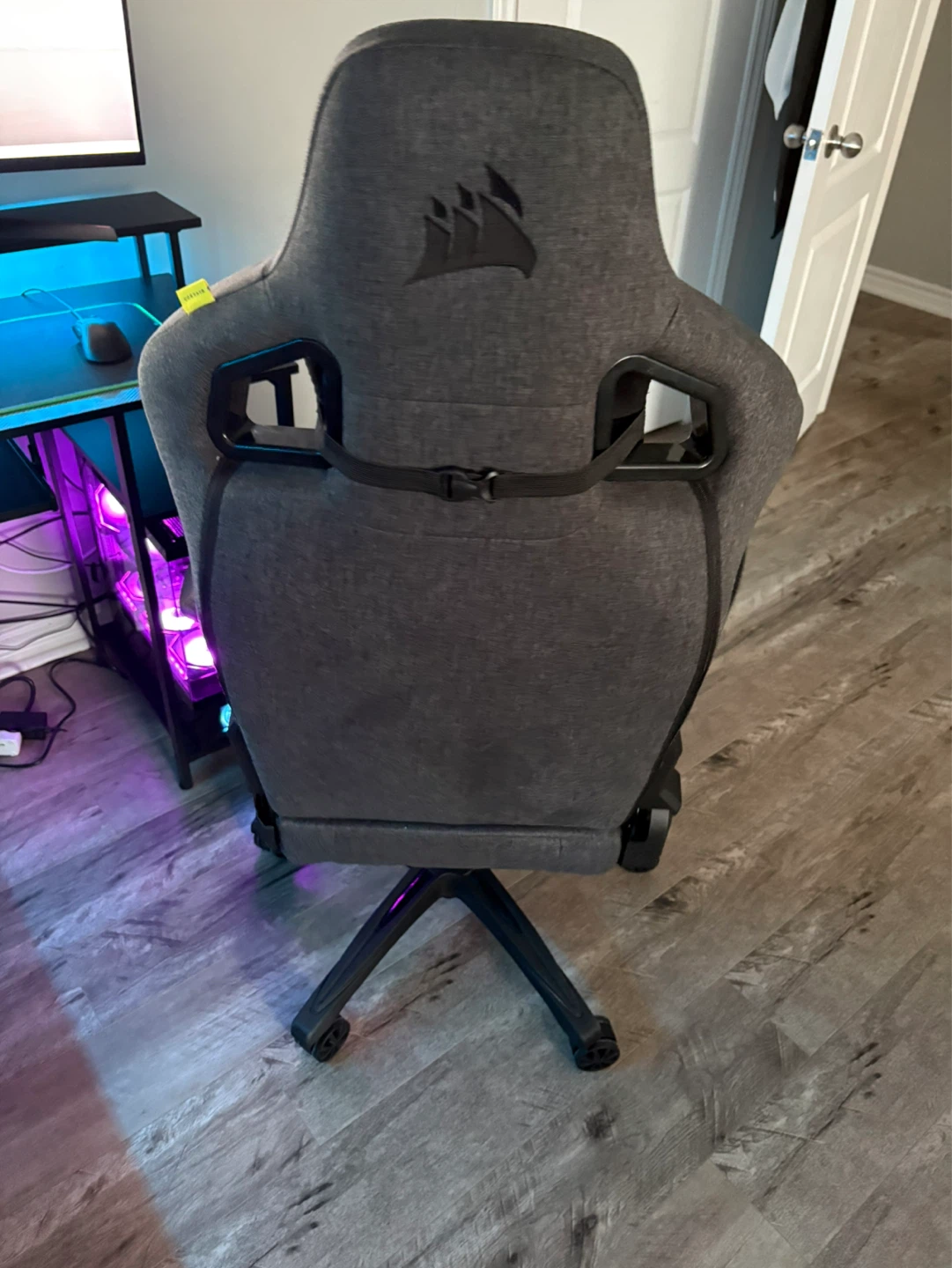 Corsair T3 fabric gaming chair - photo 2