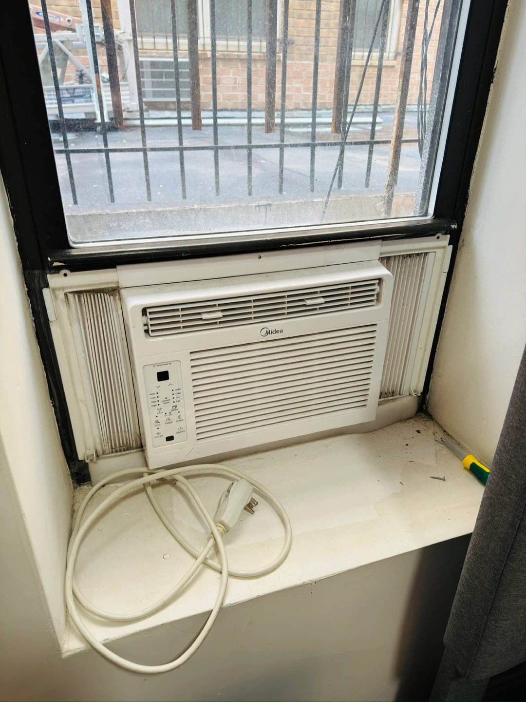 Midea Window Air Conditioner 5000btus