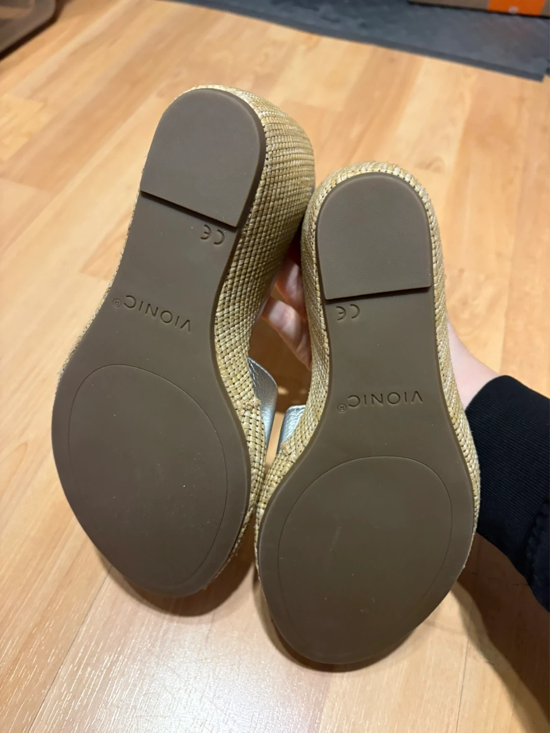 Vionic Silver Wedge Sandals 37 - photo 4