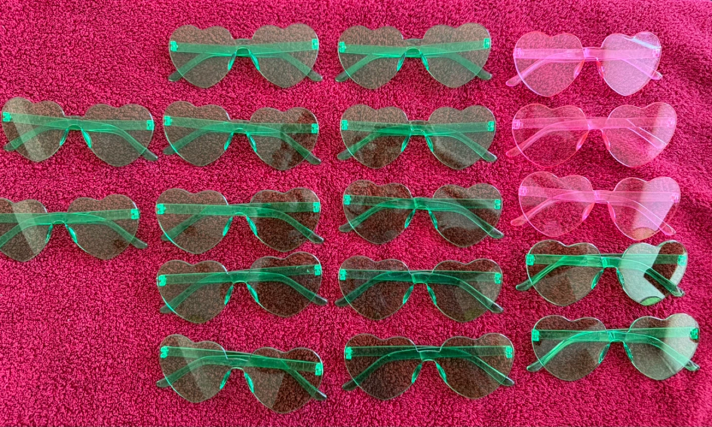 17 Pairs Heart Shaped Sunglasses - Pink & Green