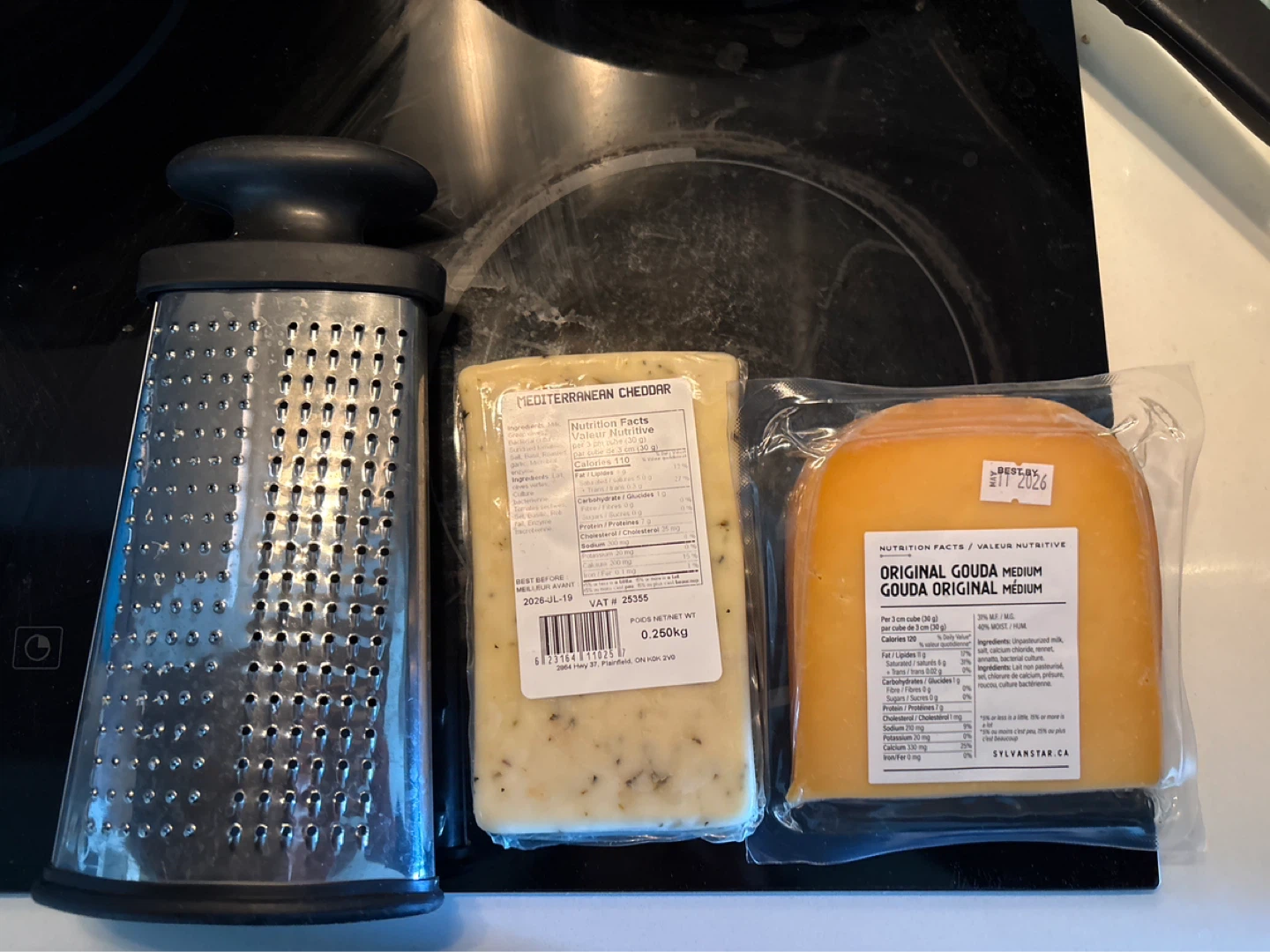 4-Sided Grater with Mediterranean Cheddar & Gouda Cheese - photo 2