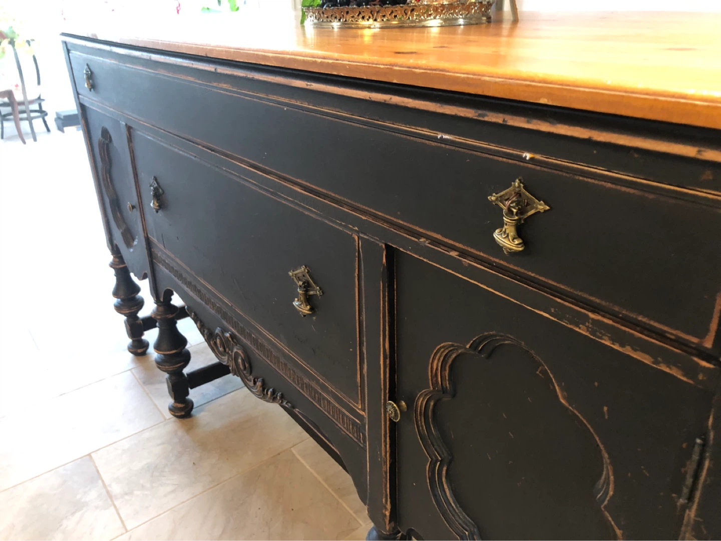 Kitchen table/island with stools - photo 2