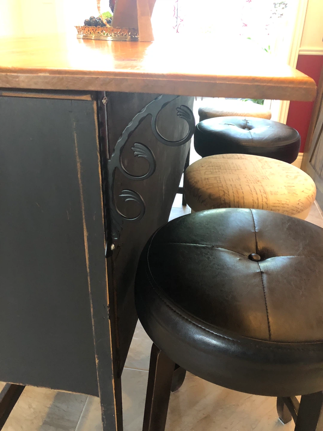 Kitchen table/island with stools - photo 5